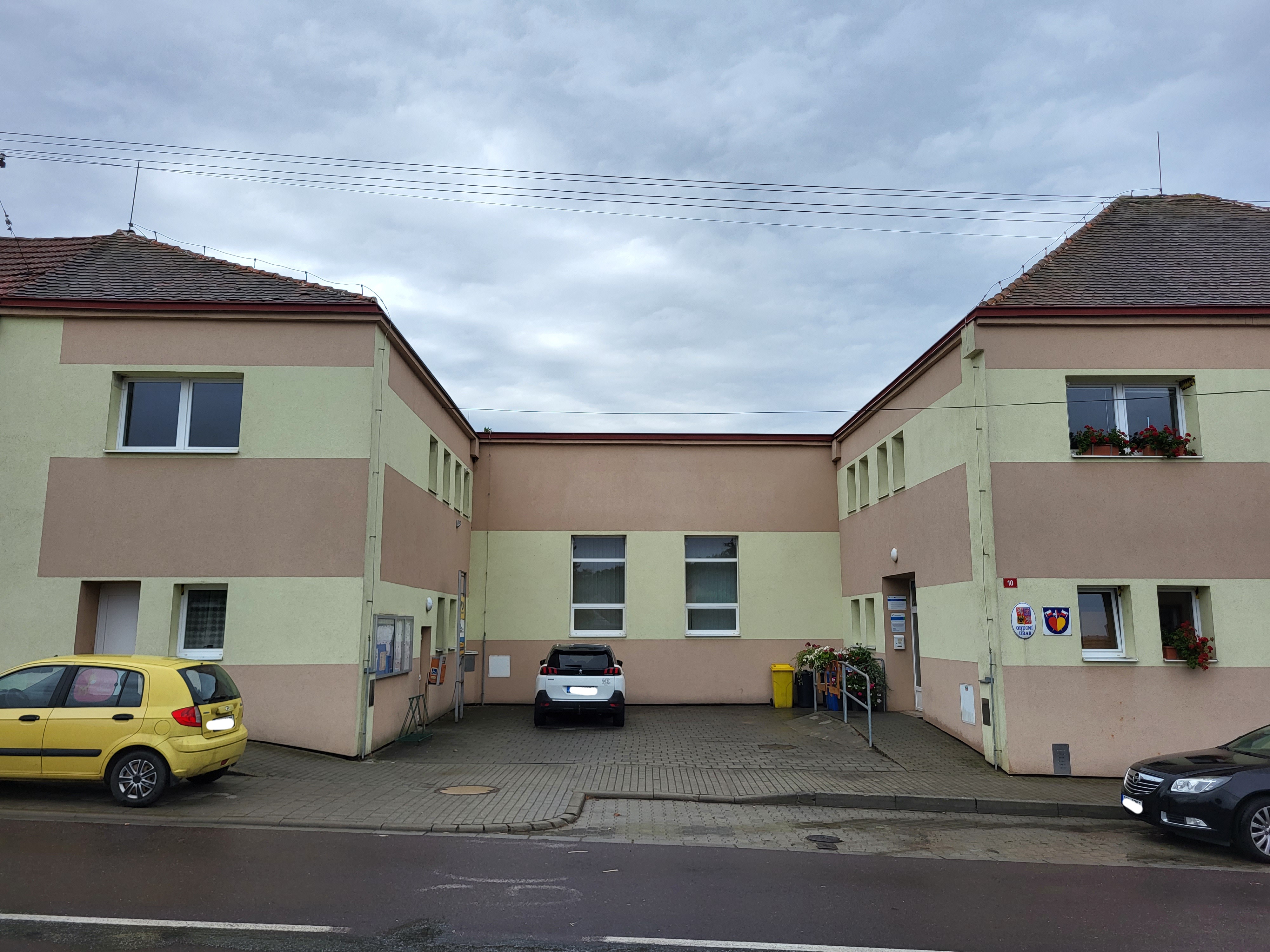 Hluboké Mašůvky - obecní úřad foto 5