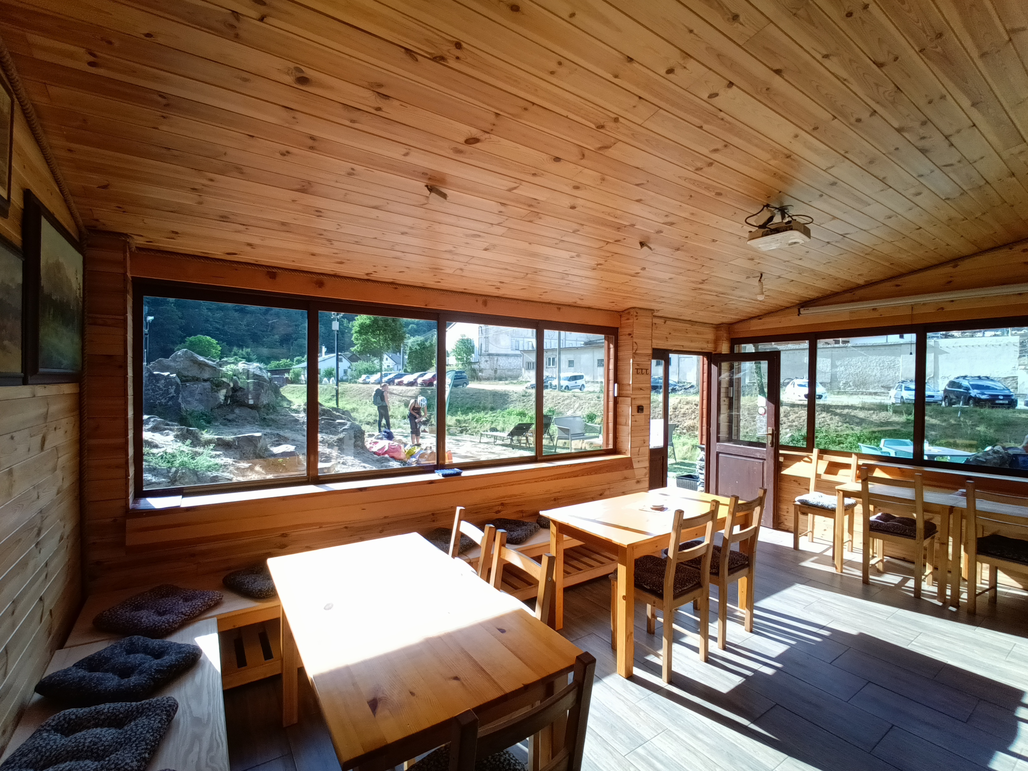 Horolezecká chata Krabička - občerstvení foto 2