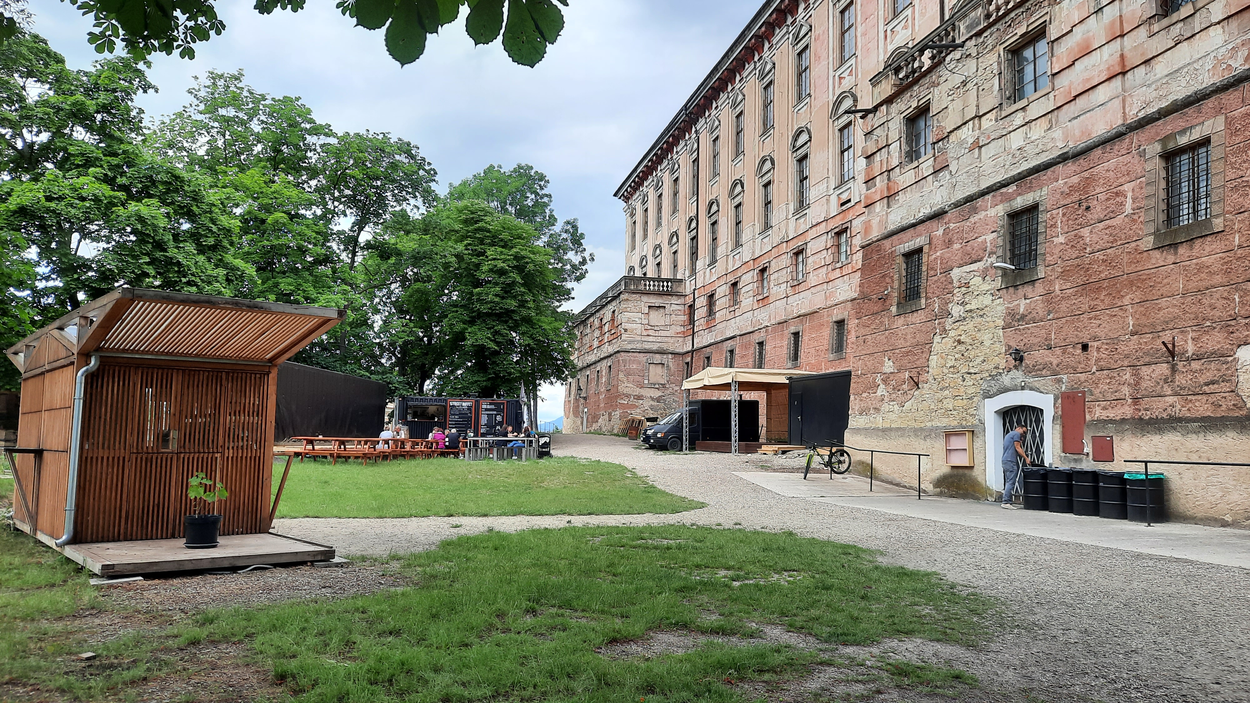 Street Buffet RCNL Podzámčí foto 3