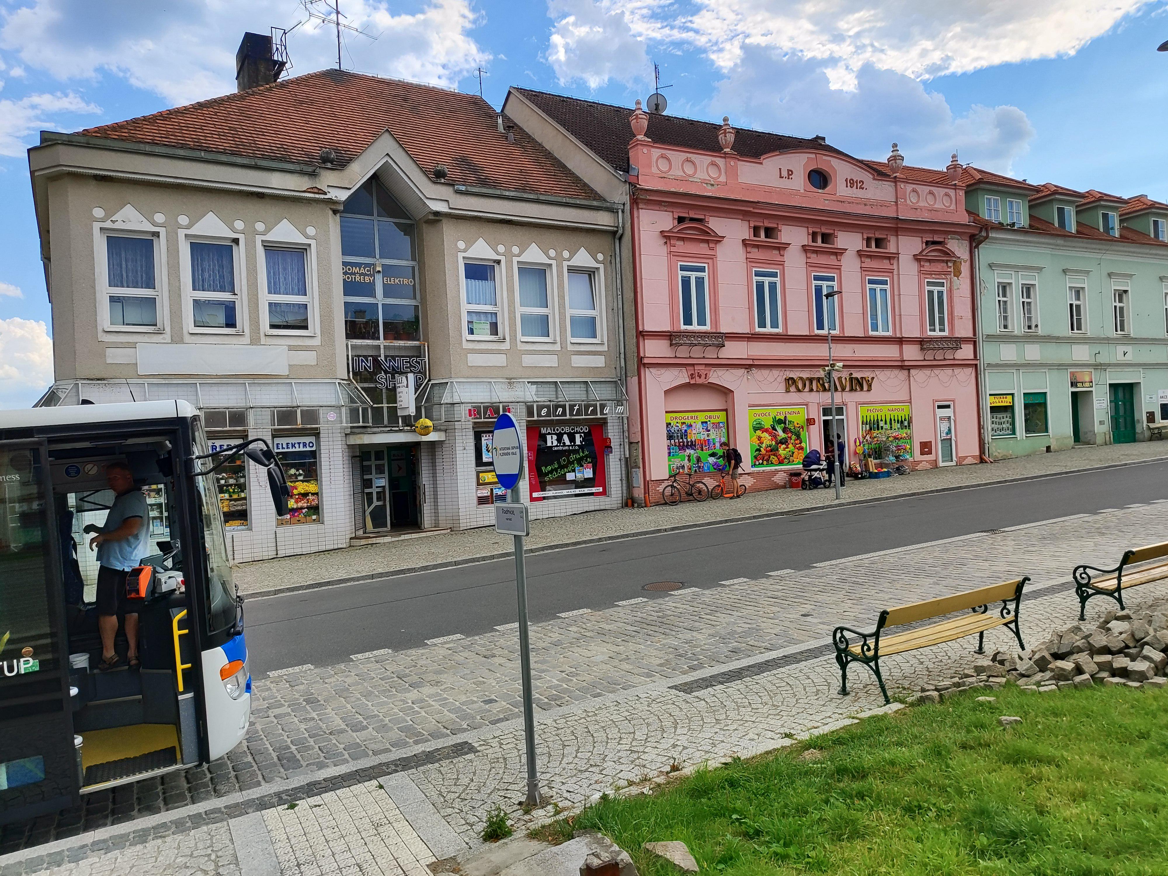 Potraviny náměstí Kašpara Šternberka 	241 foto 2