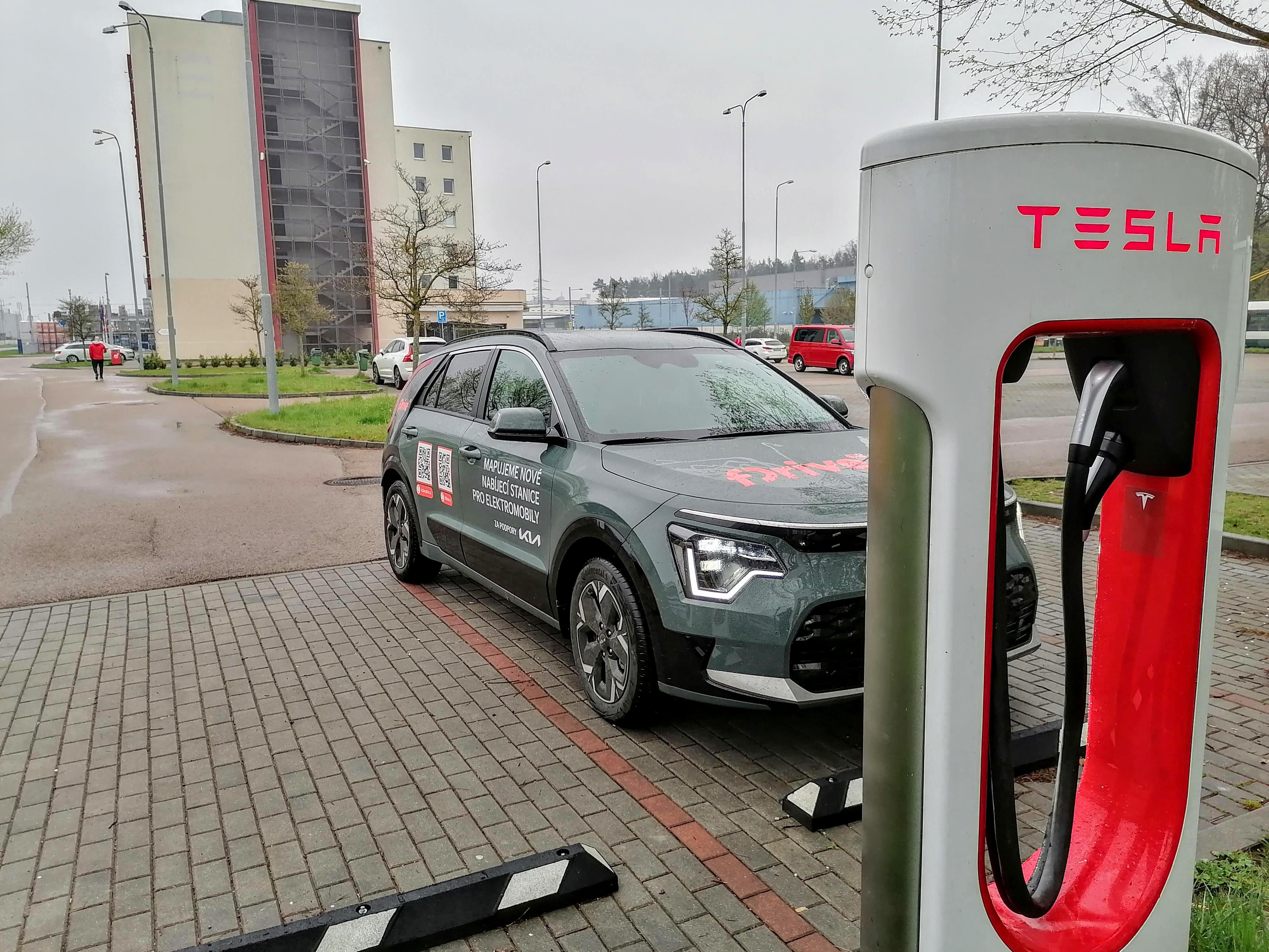 Nabíjecí stanice Tesla supercharger foto 3