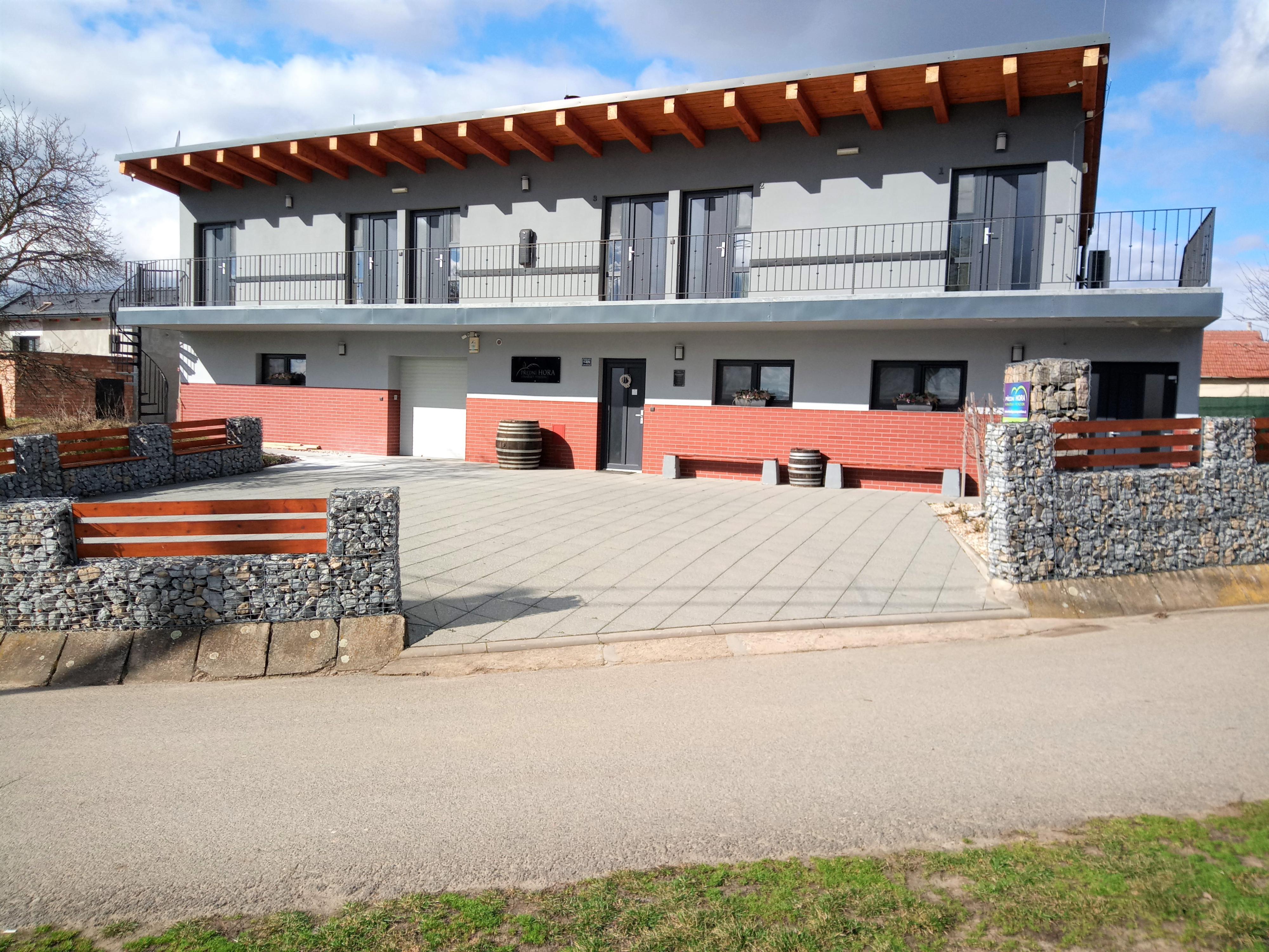 Vinařský penzion Přední Hora - vinný sklep foto 2