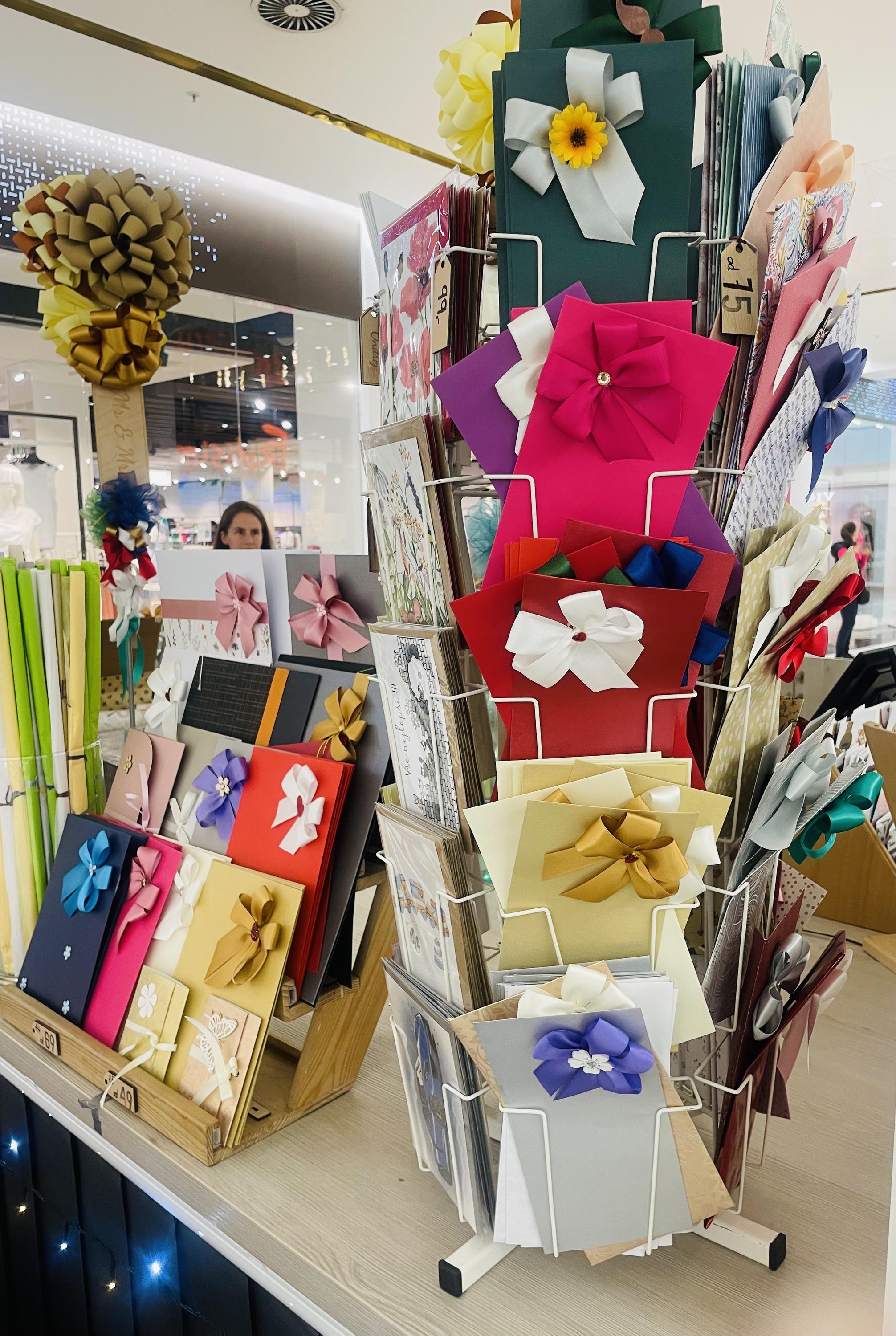 Afifi - Dárková balicí služba OC Westfied Chodov foto 3