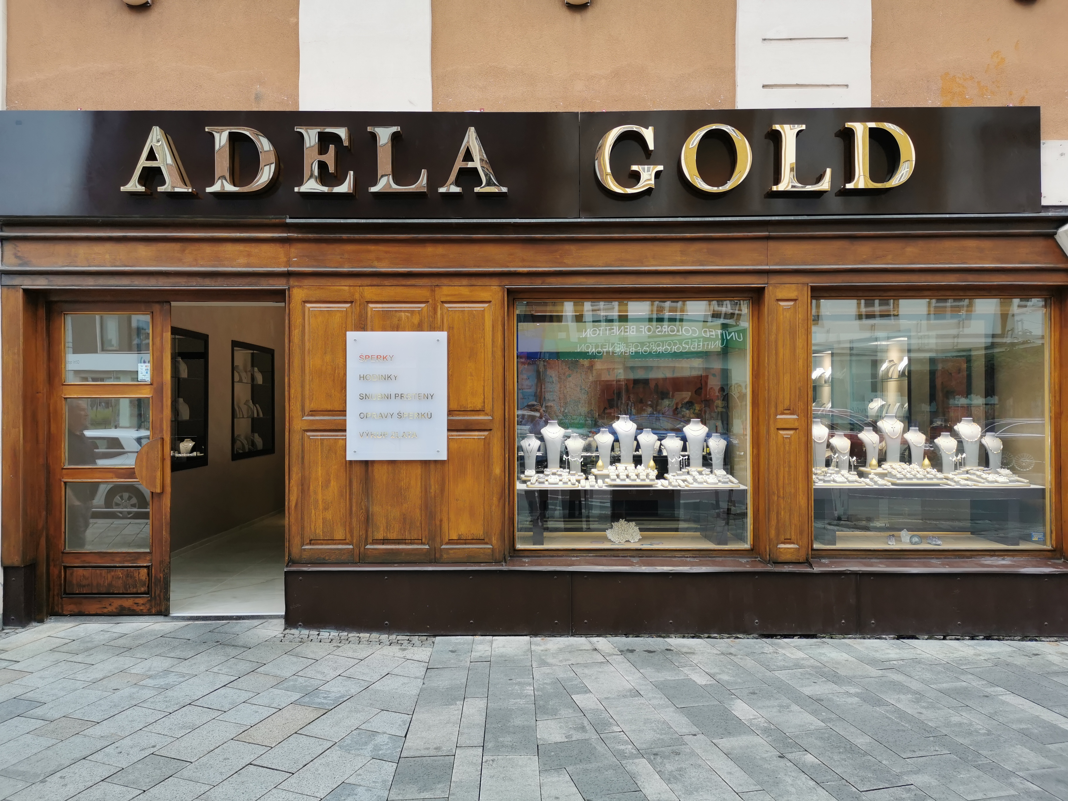 ADELA GOLD foto 2