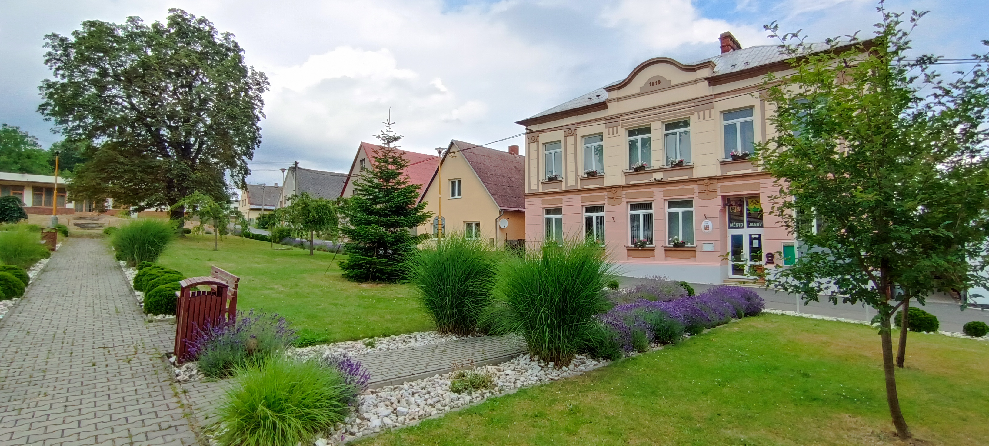Janov - městský úřad foto 4