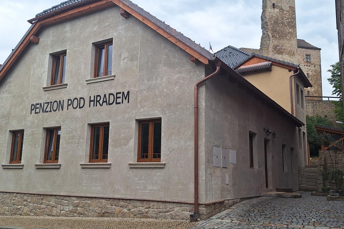 PENZION POD HRADEM