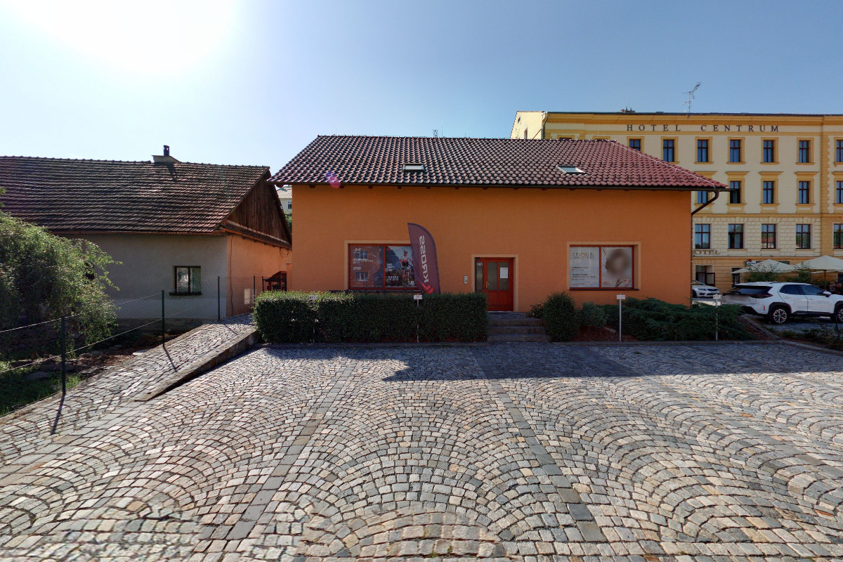 SALON IN - Veronika Kočajnarová