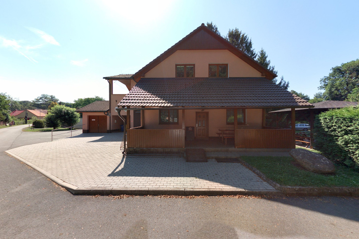 Chrtníky - obecní úřad foto 5