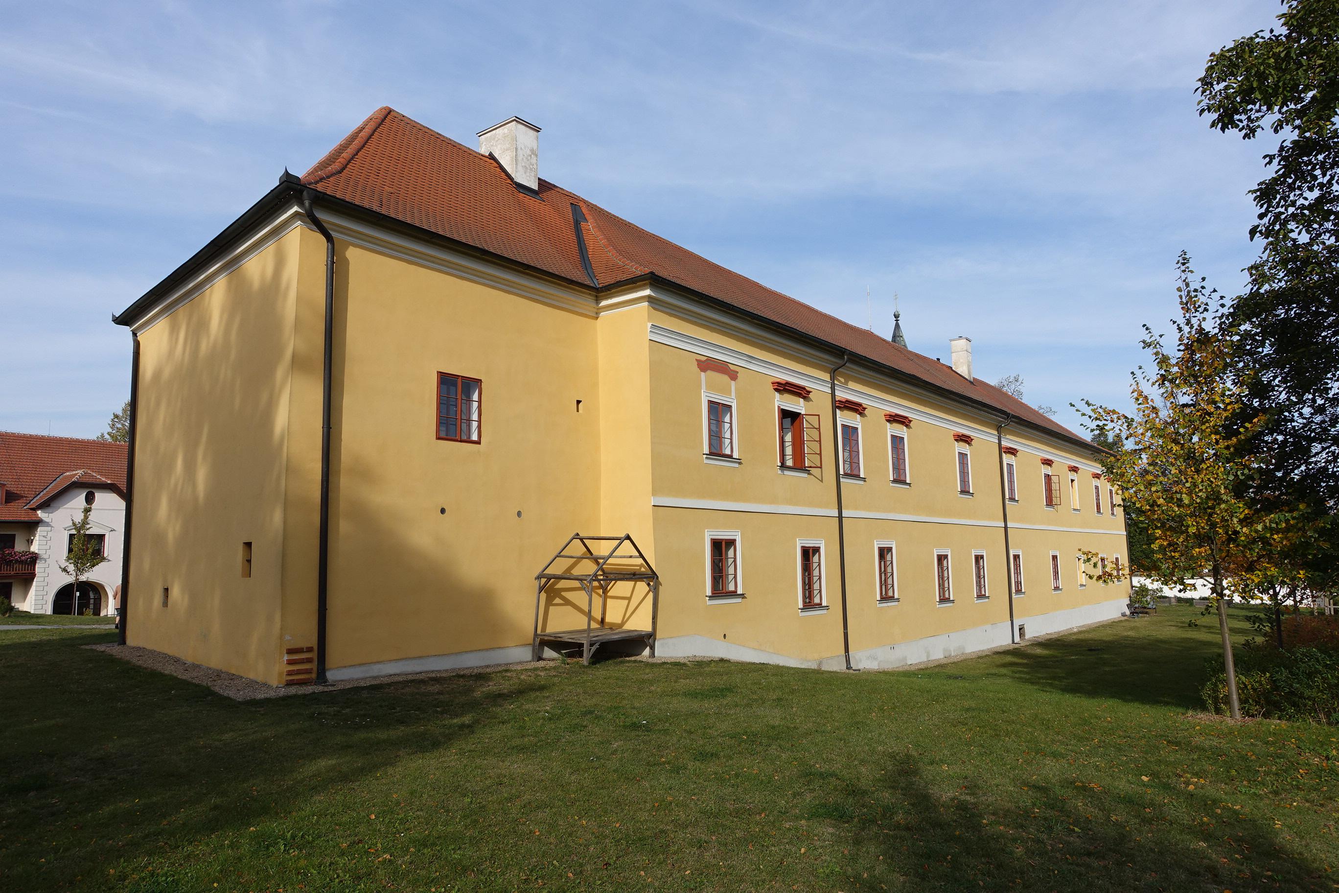 Okříšky - úřad městyse foto 3