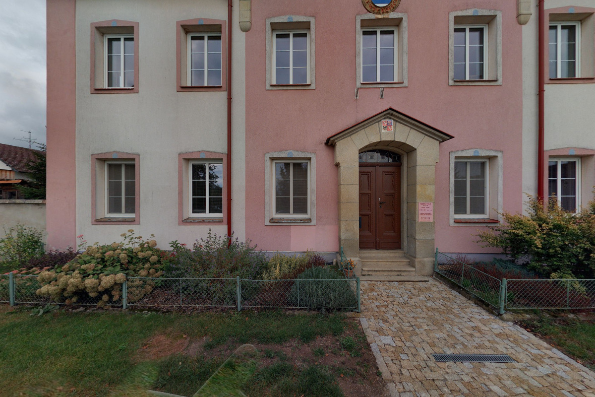 Roseč - obecní úřad foto 3