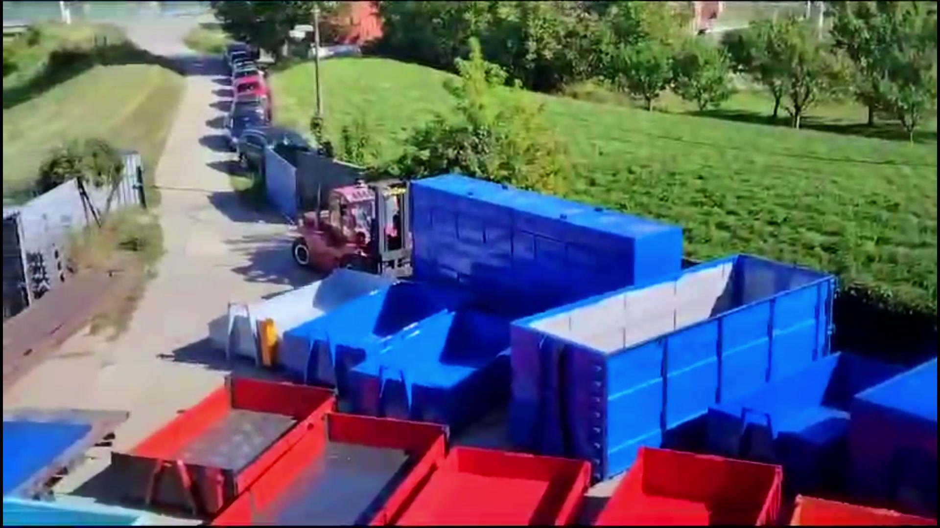 Roman Kunovský - Kontejnery foto 2 (náhled videa)