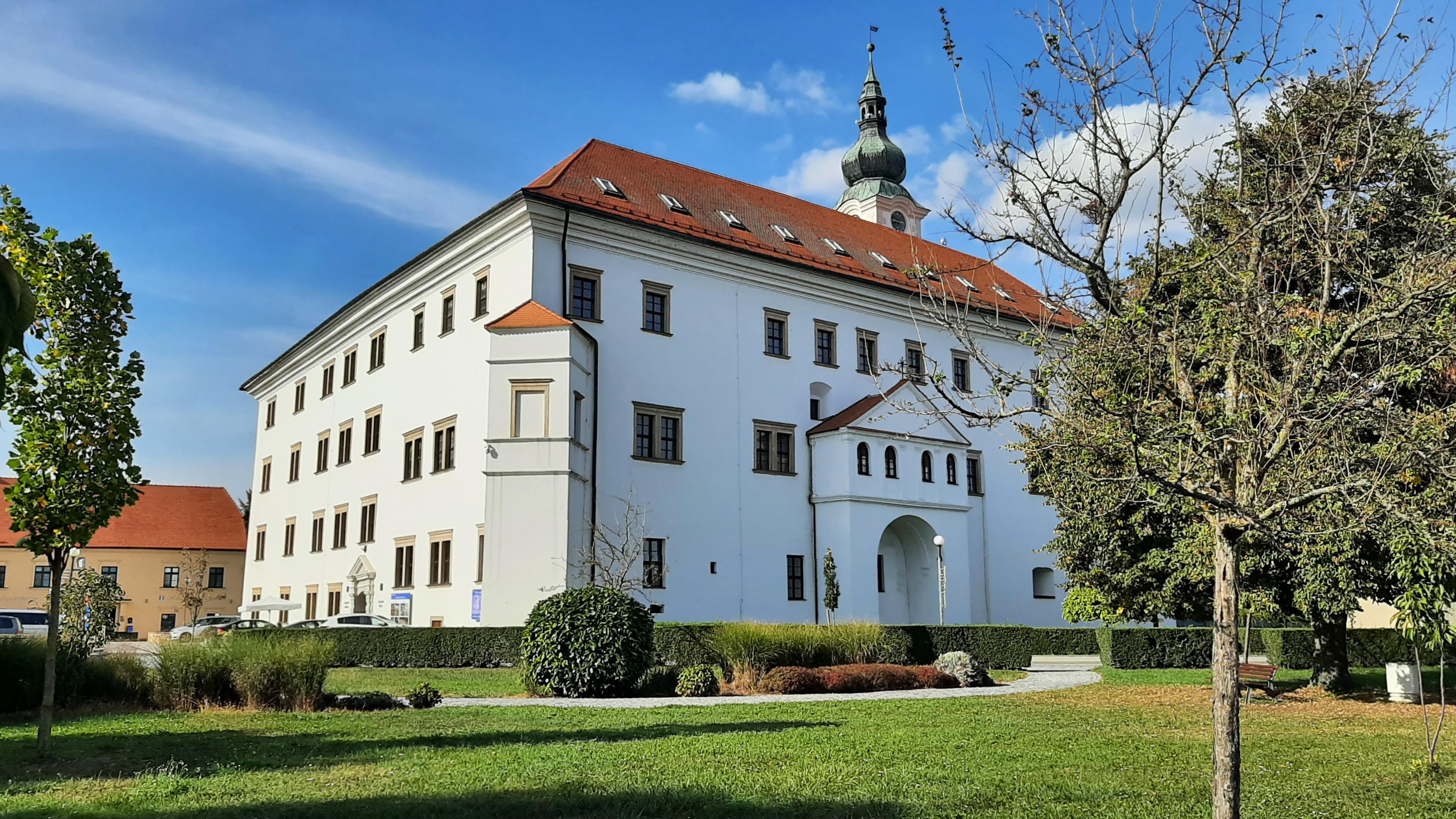Uherský Ostroh - městský úřad foto 6
