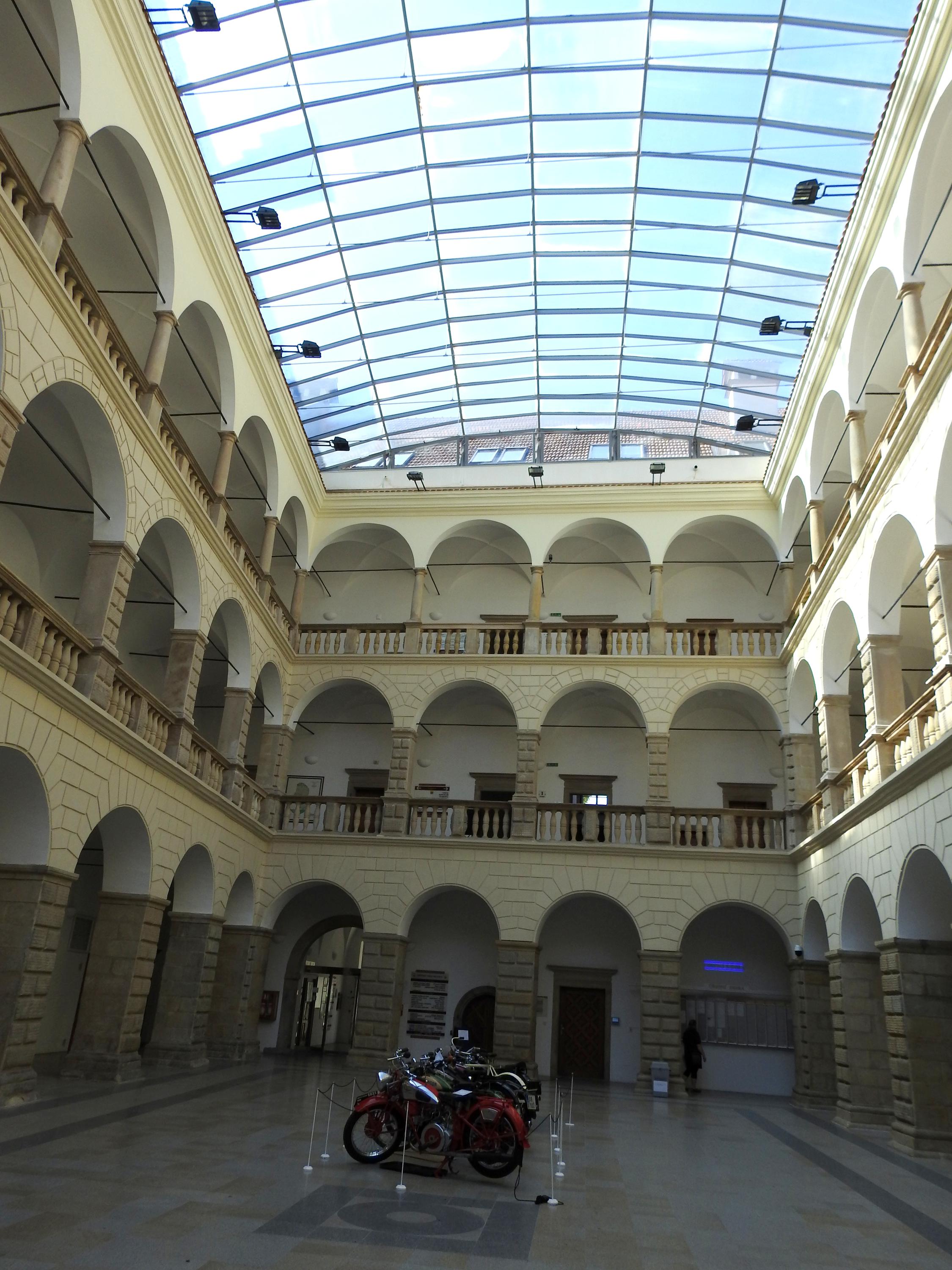 Hranice - městský úřad foto 4