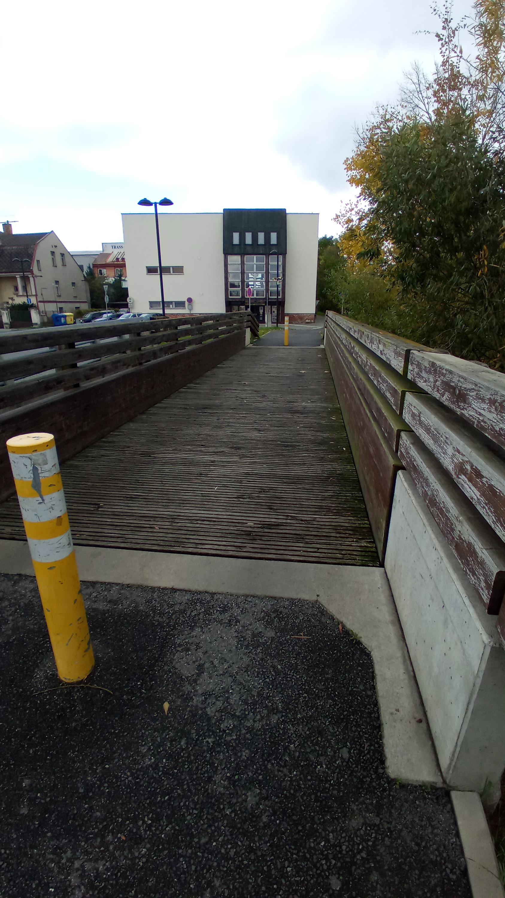 Městské divadlo a kino Ostrov foto 3