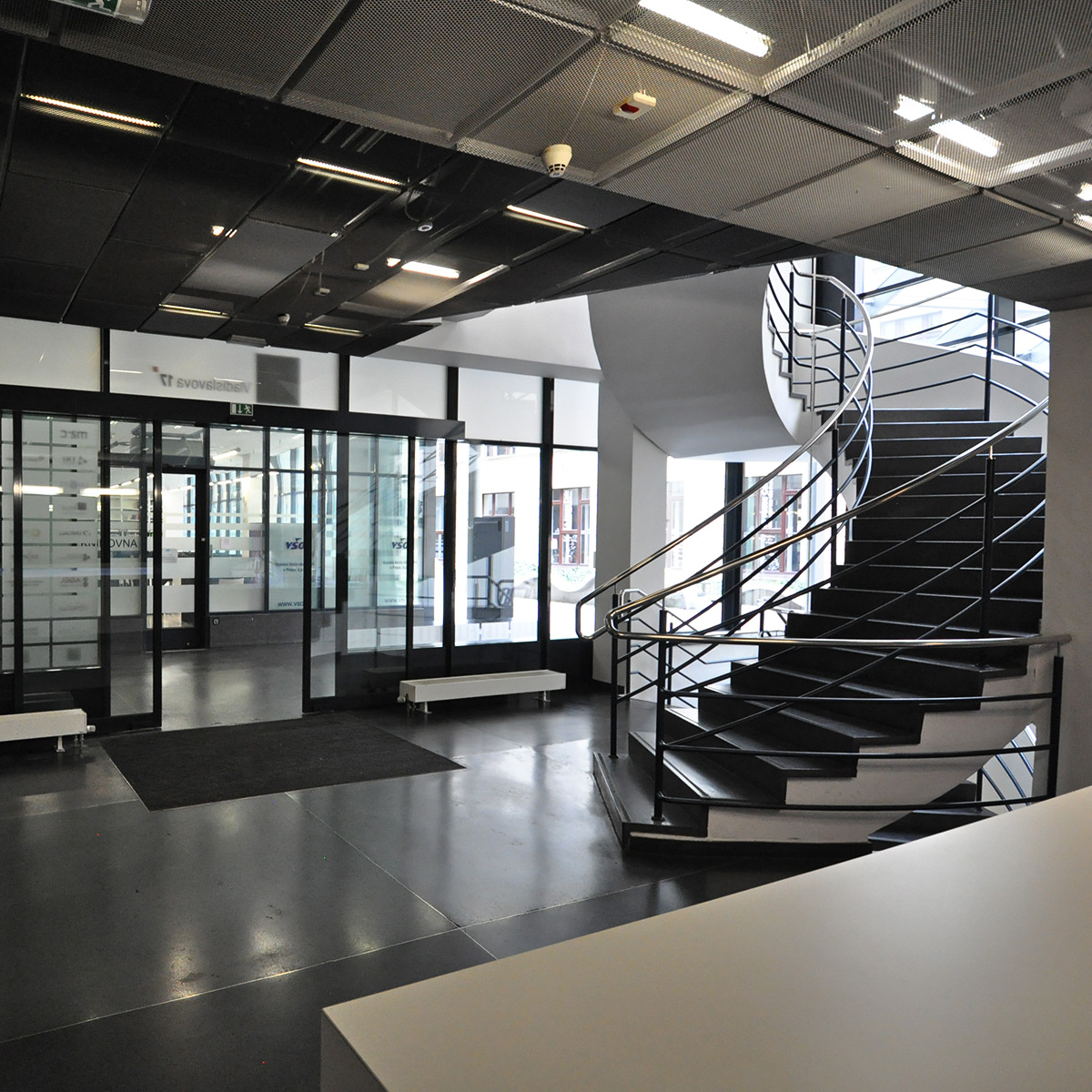 MR.PARKIT - Parking Vladislavova foto 4