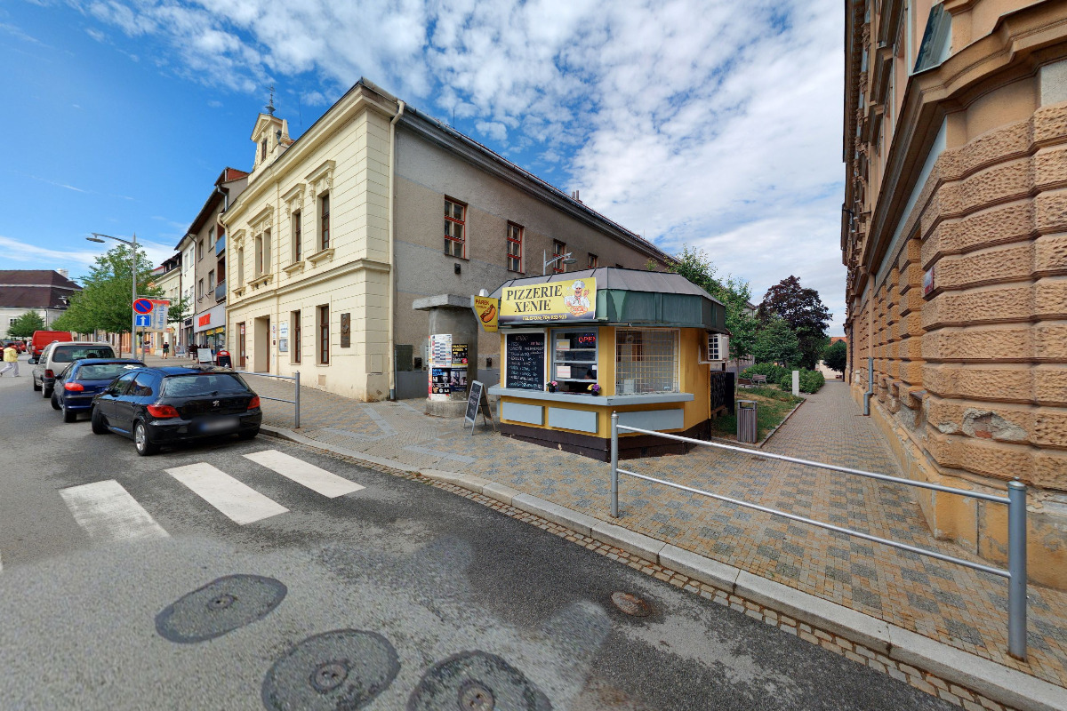 Pizza stánek na náměstí foto 1