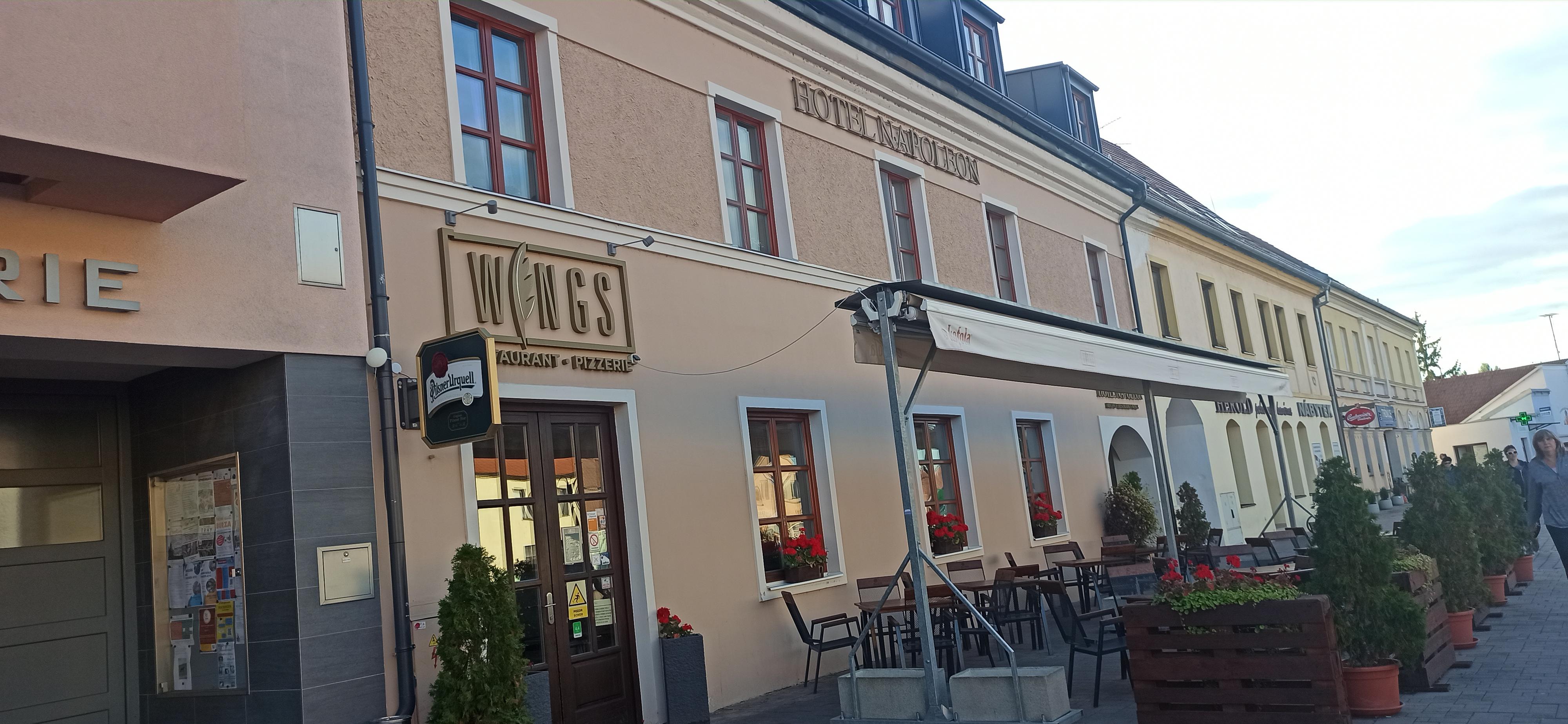 Wings cafe a restaurant foto 5