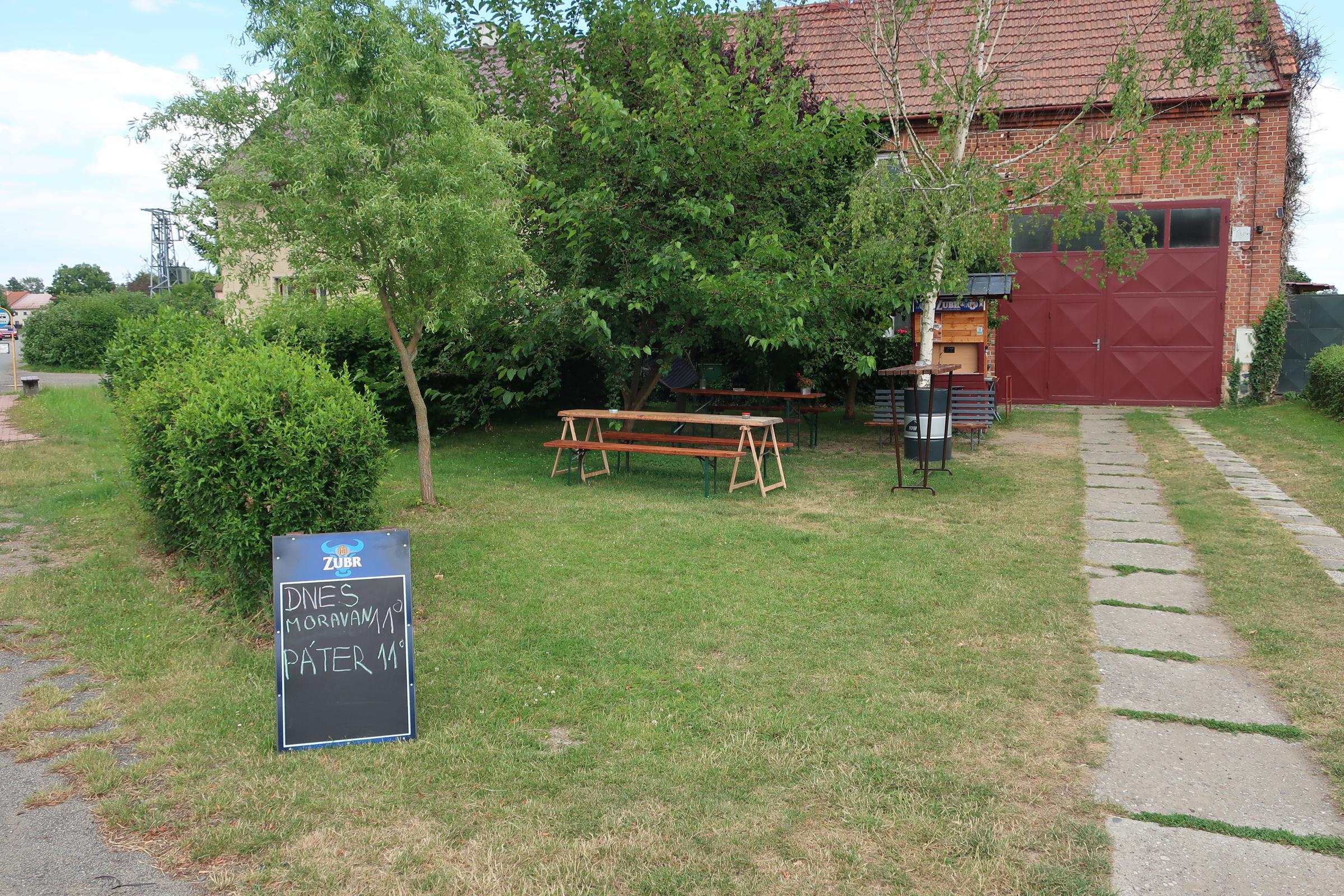 Pivní budka pod moruší foto 6