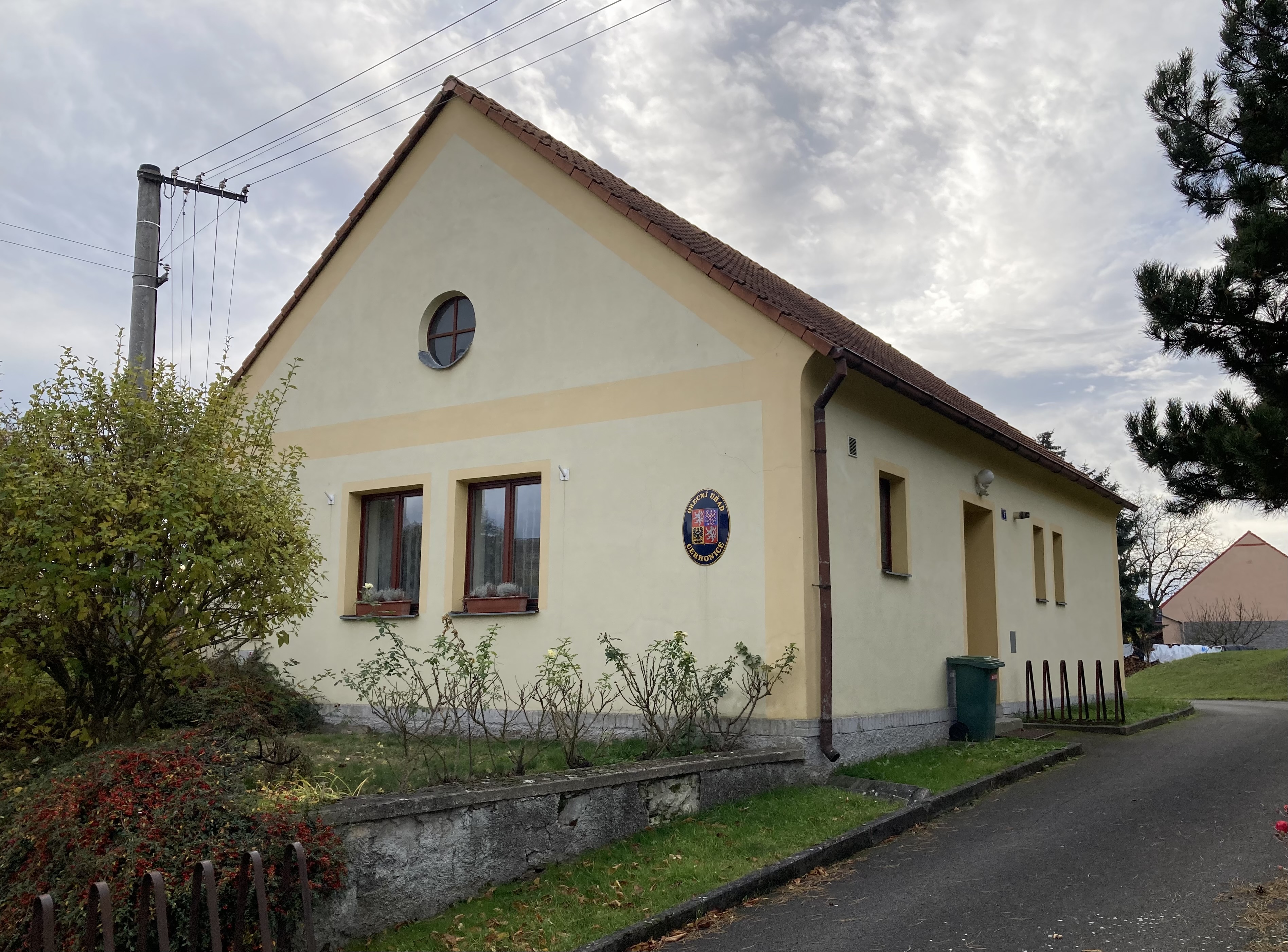 Cerhonice - obecní úřad foto 3