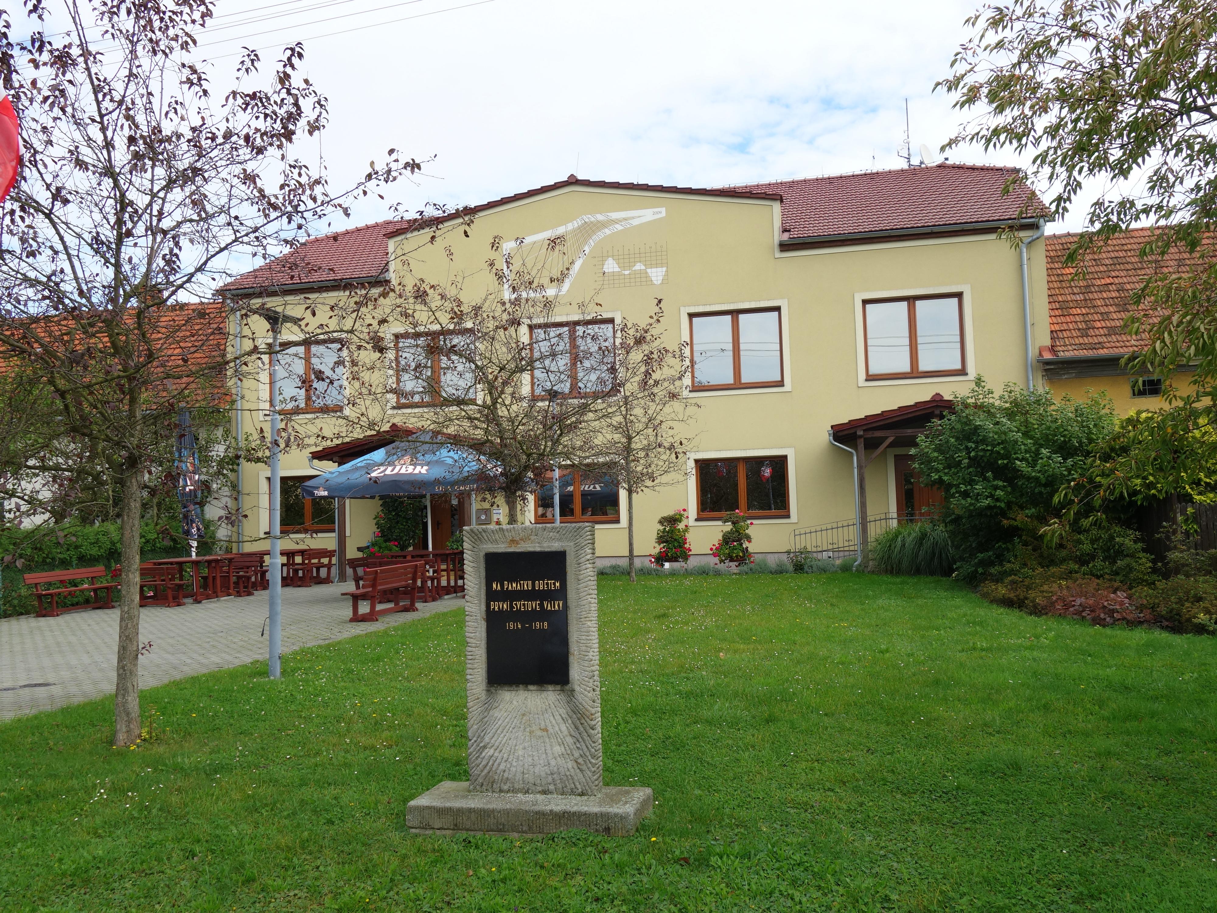 Rouské - obecní úřad foto 2
