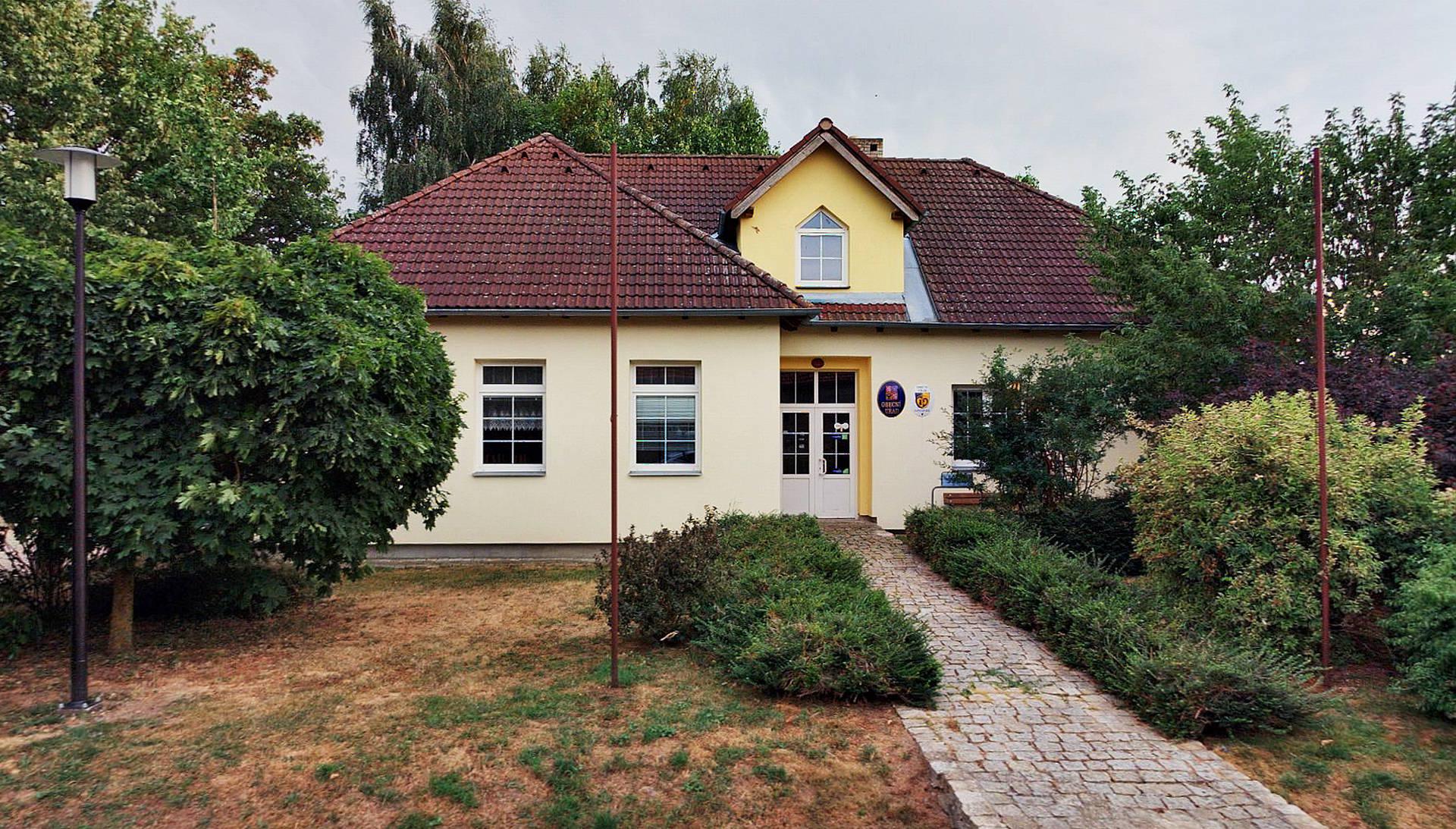 Lovčovice - obecní úřad foto 2
