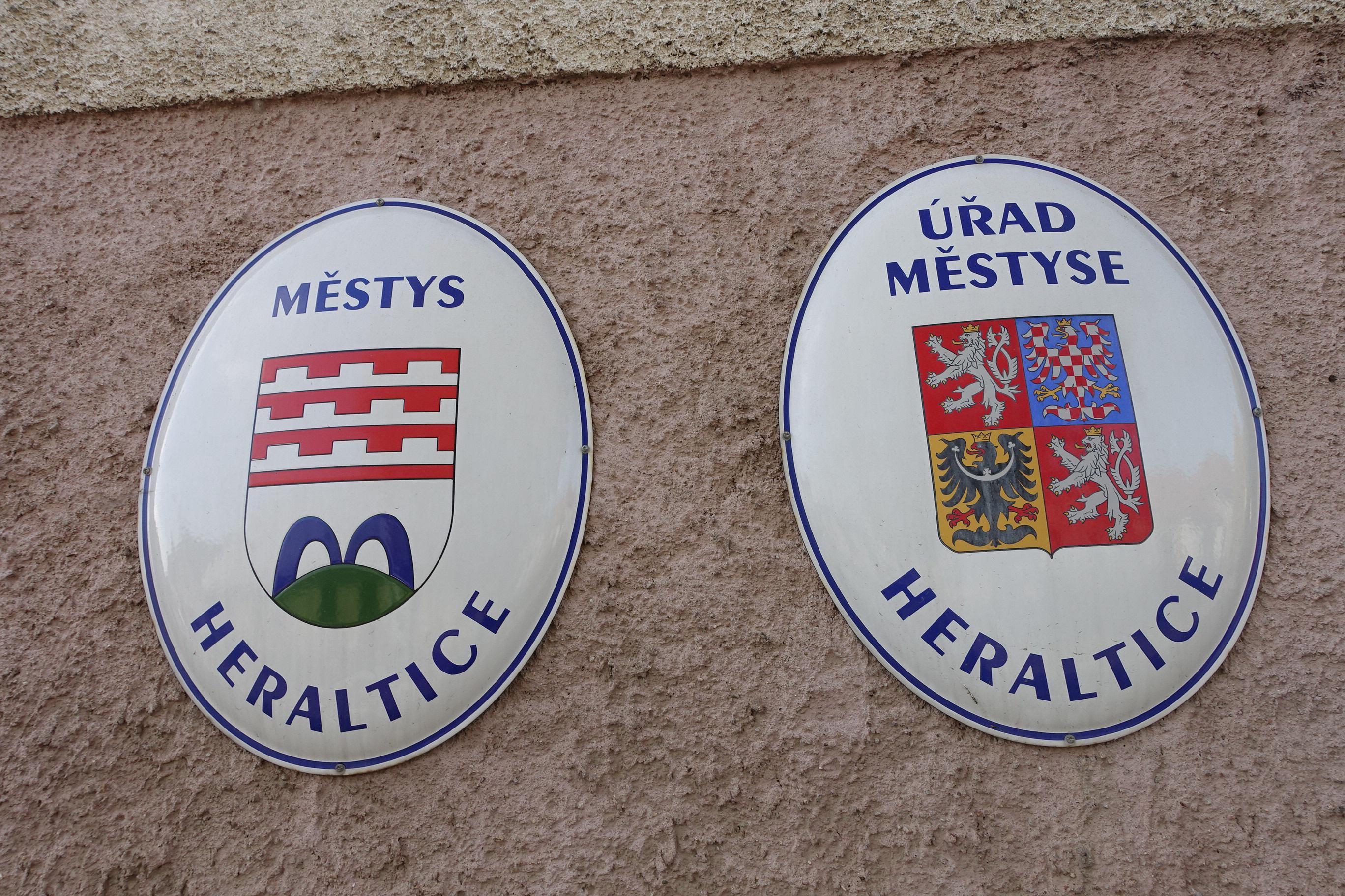 Heraltice - úřad městyse foto 2