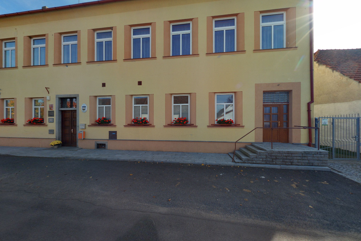 Obecní úřad Slatina foto 2