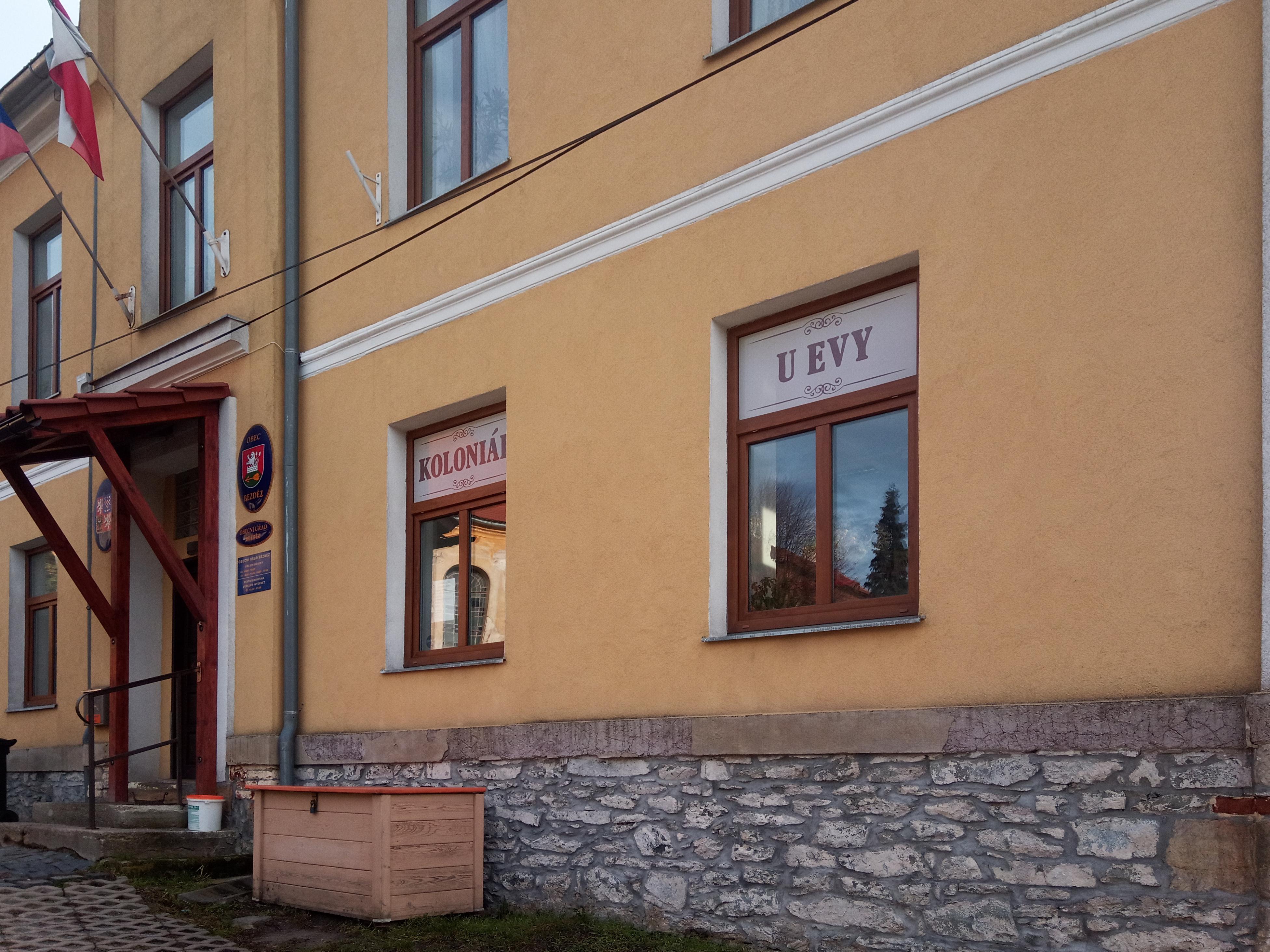 Koloniál pod hradem