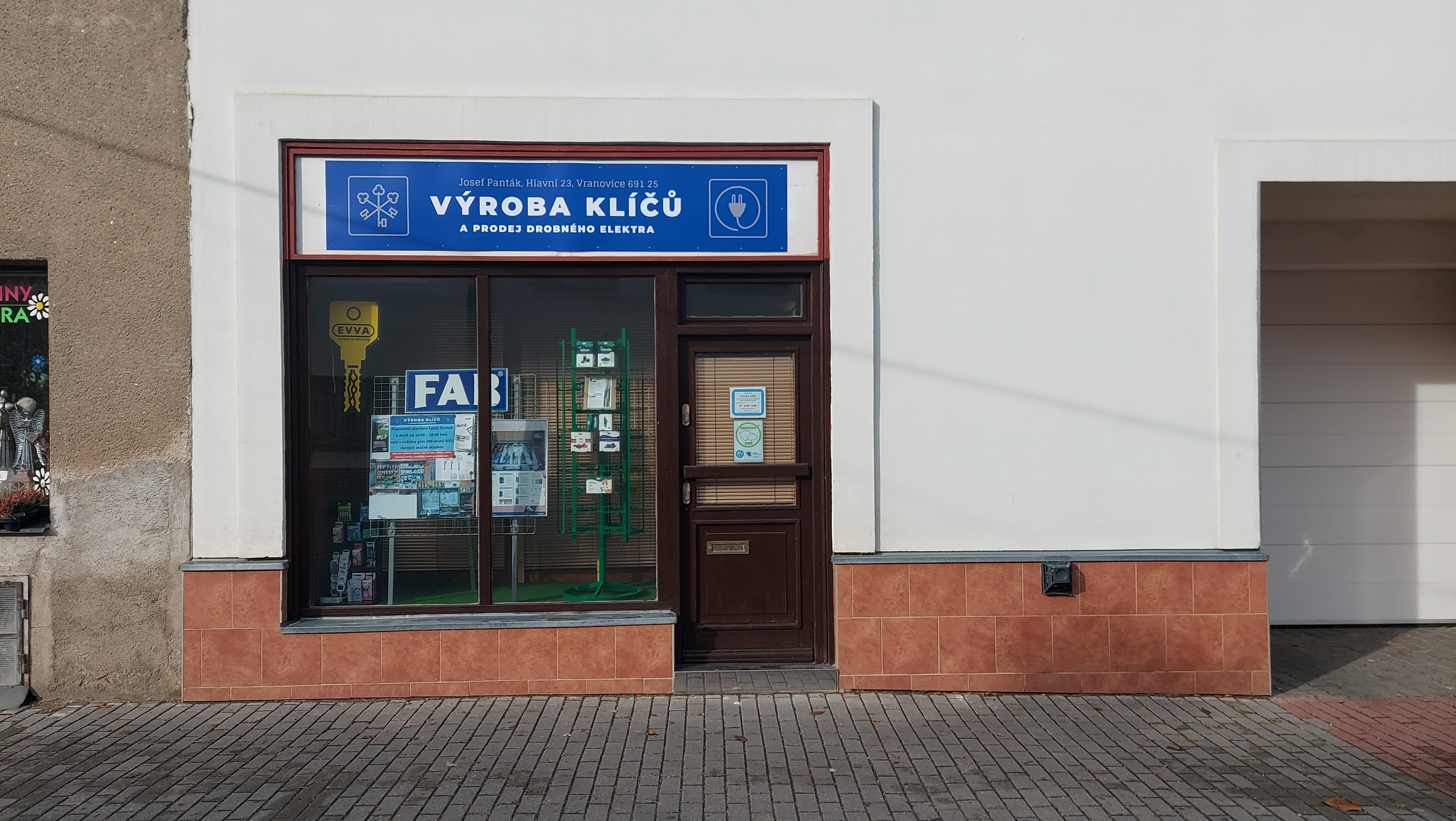 Výroba klíčů a prodej drobného elektra - Josef Panták foto 2