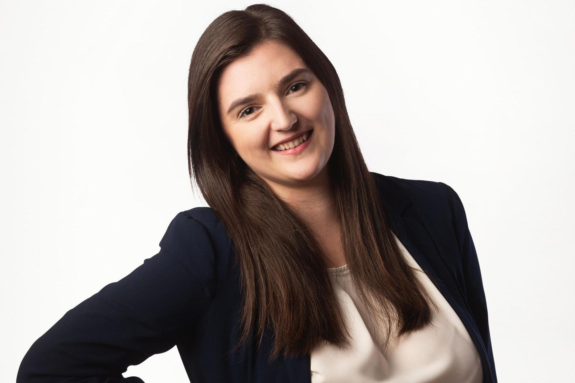 Veronika Petrášová, FINANCES