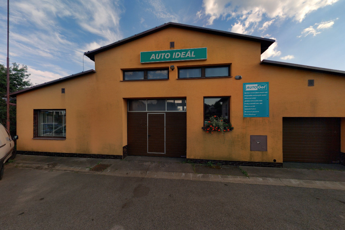 AUTO IDEÁL - Milan Pejchar