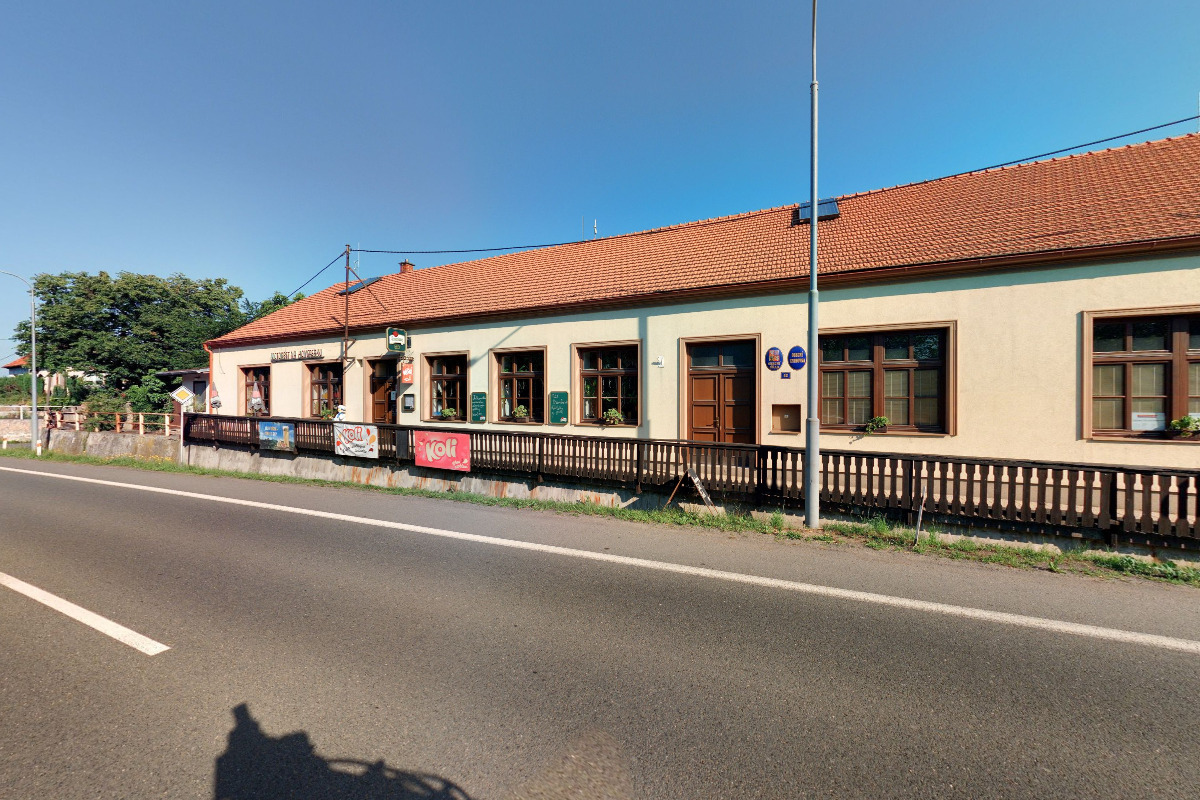 Vlkov pod Oškobrhem - obecní úřad foto 2