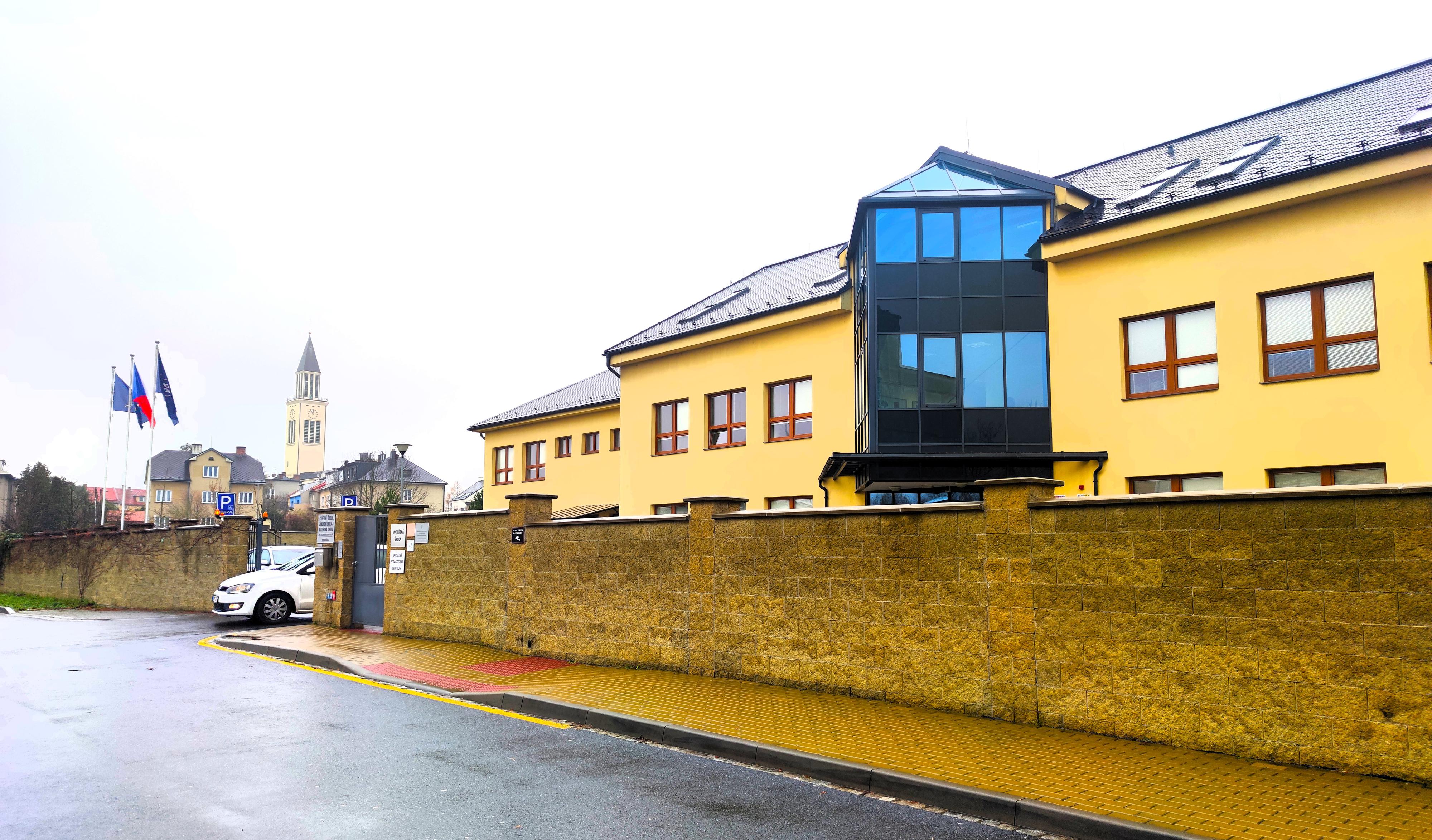 SŠ, ZŠ a MŠ prof. V. Vejdovského Olomouc-Hejčín foto 2