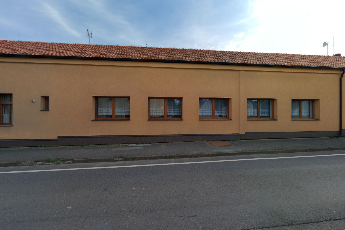 Bdeněves - obecní úřad foto 1