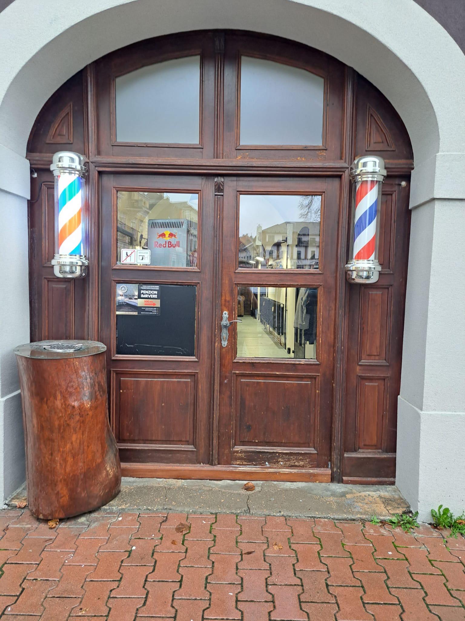 JERRY'S BARBER SHOP