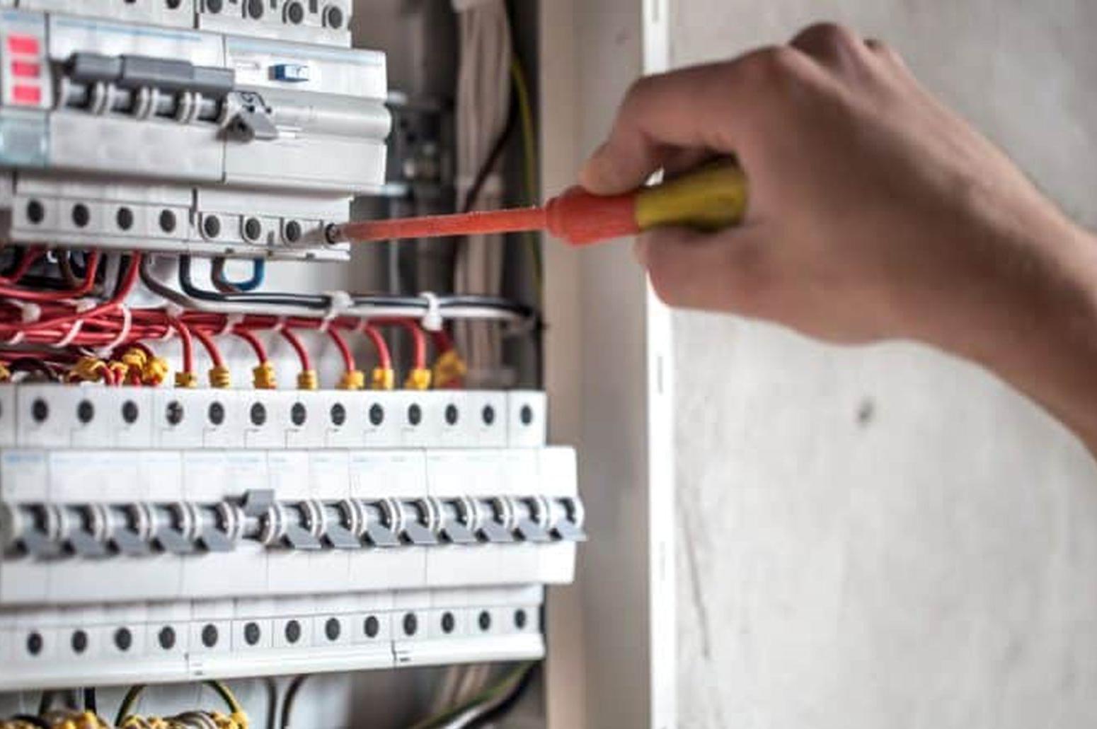 Oliver - elektroinstalace kvalitně