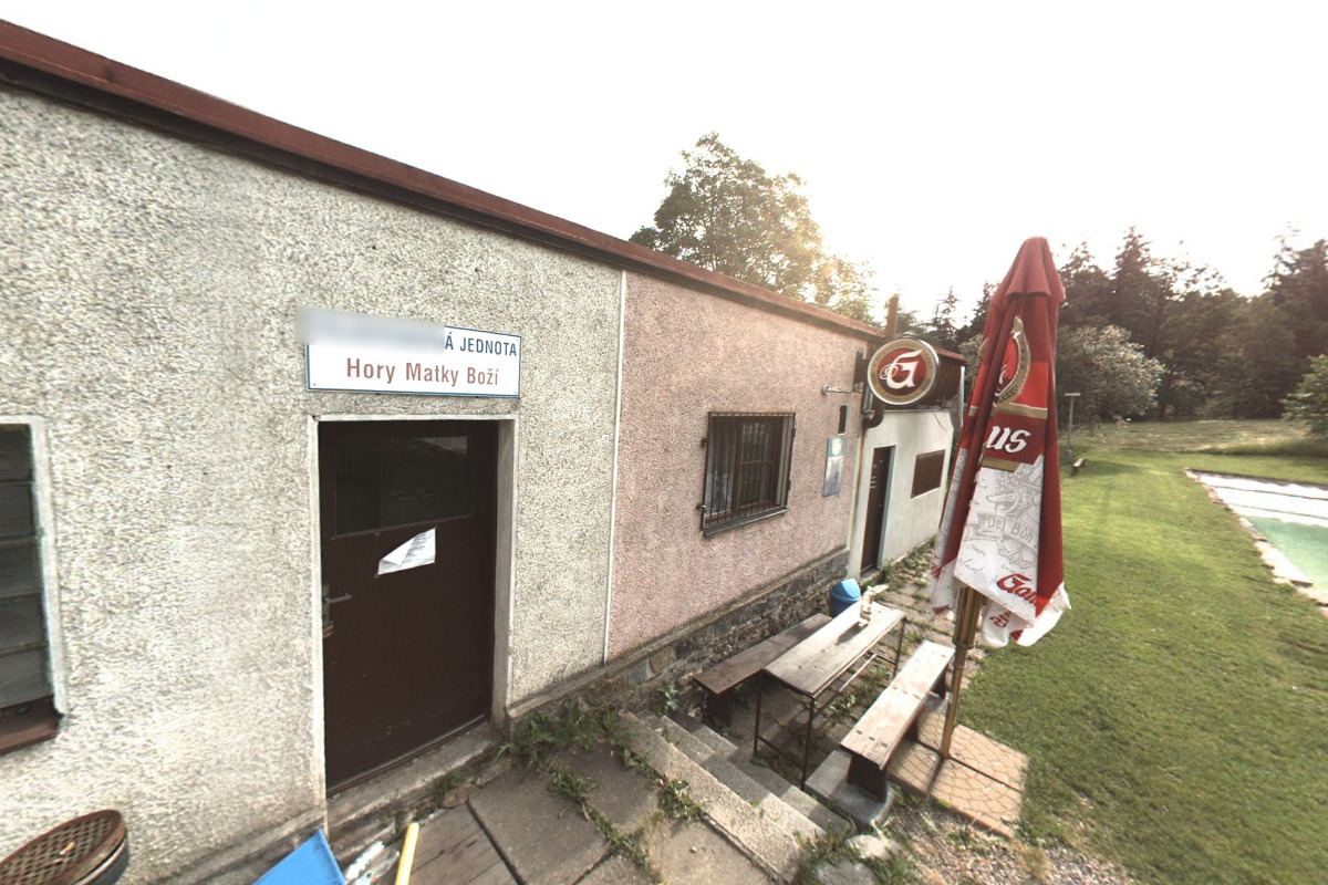 Občerstvení u fotbalového hřiště foto 1