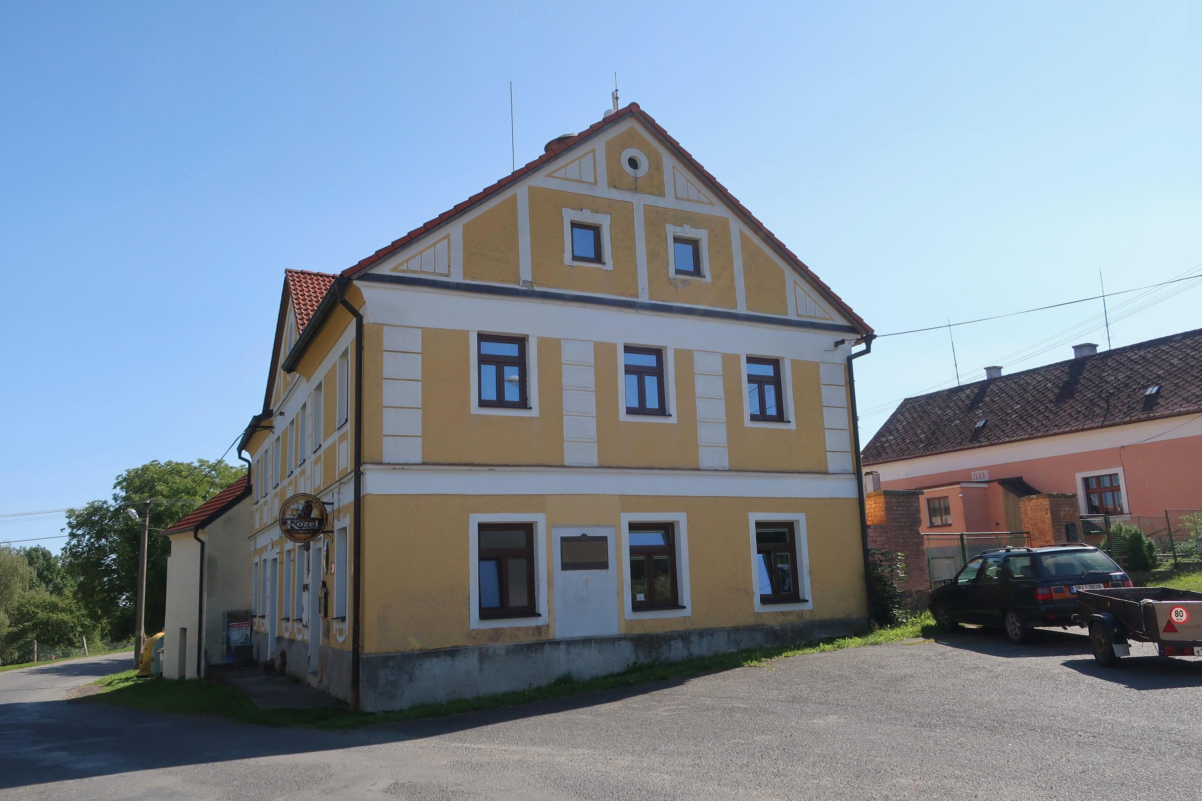 Bukovec - obecní úřad foto 4