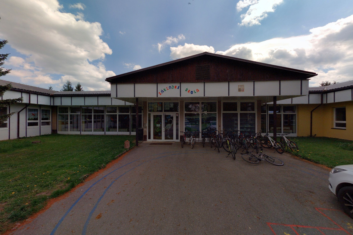 Základní škola a Mateřská škola Zhoř foto 2