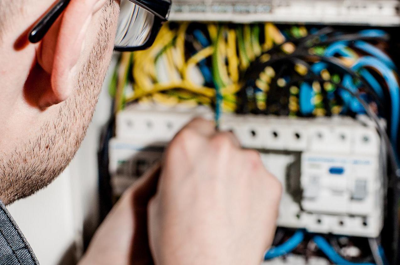 Elekřina, revize, školení Ing. Michal Pospíšil