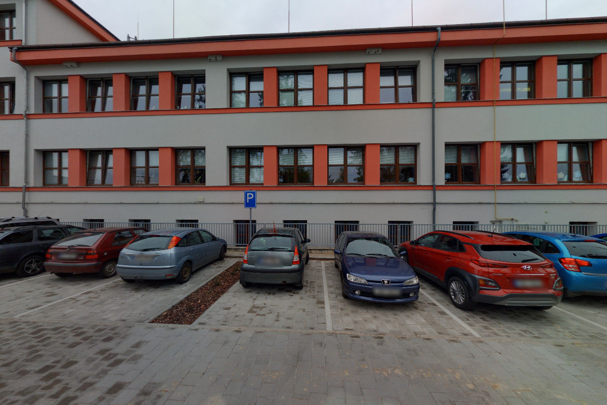 ZŠ a MŠ Nechanice, Školská foto 3