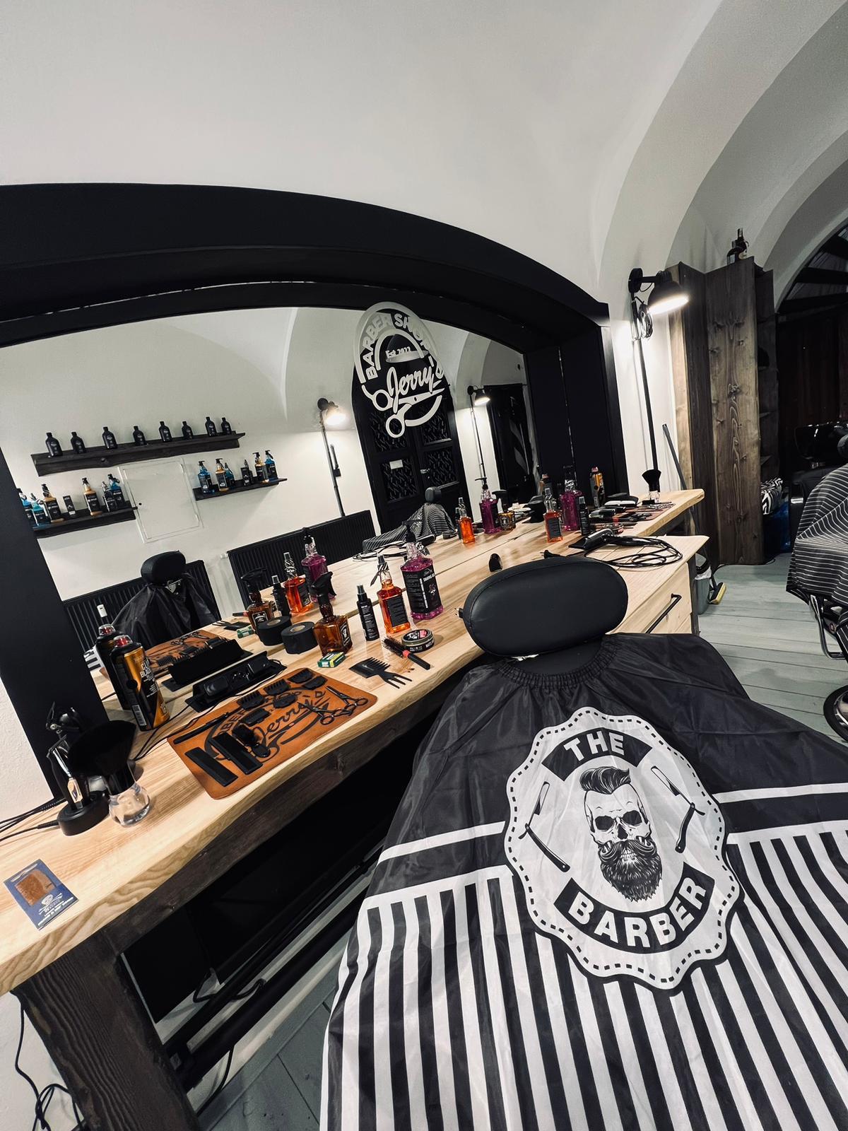 JERRY'S BARBER SHOP foto 2