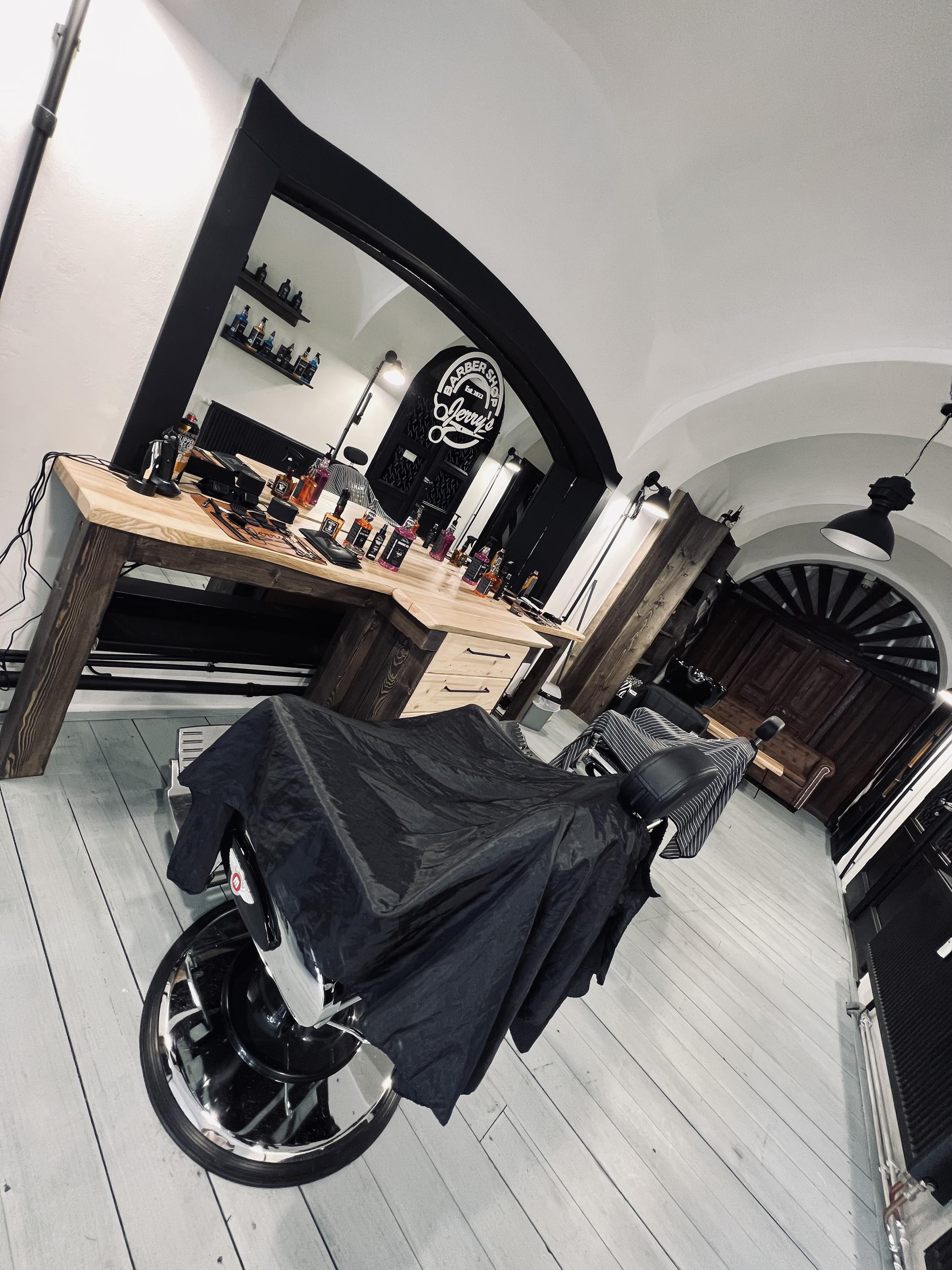JERRY'S BARBER SHOP foto 5