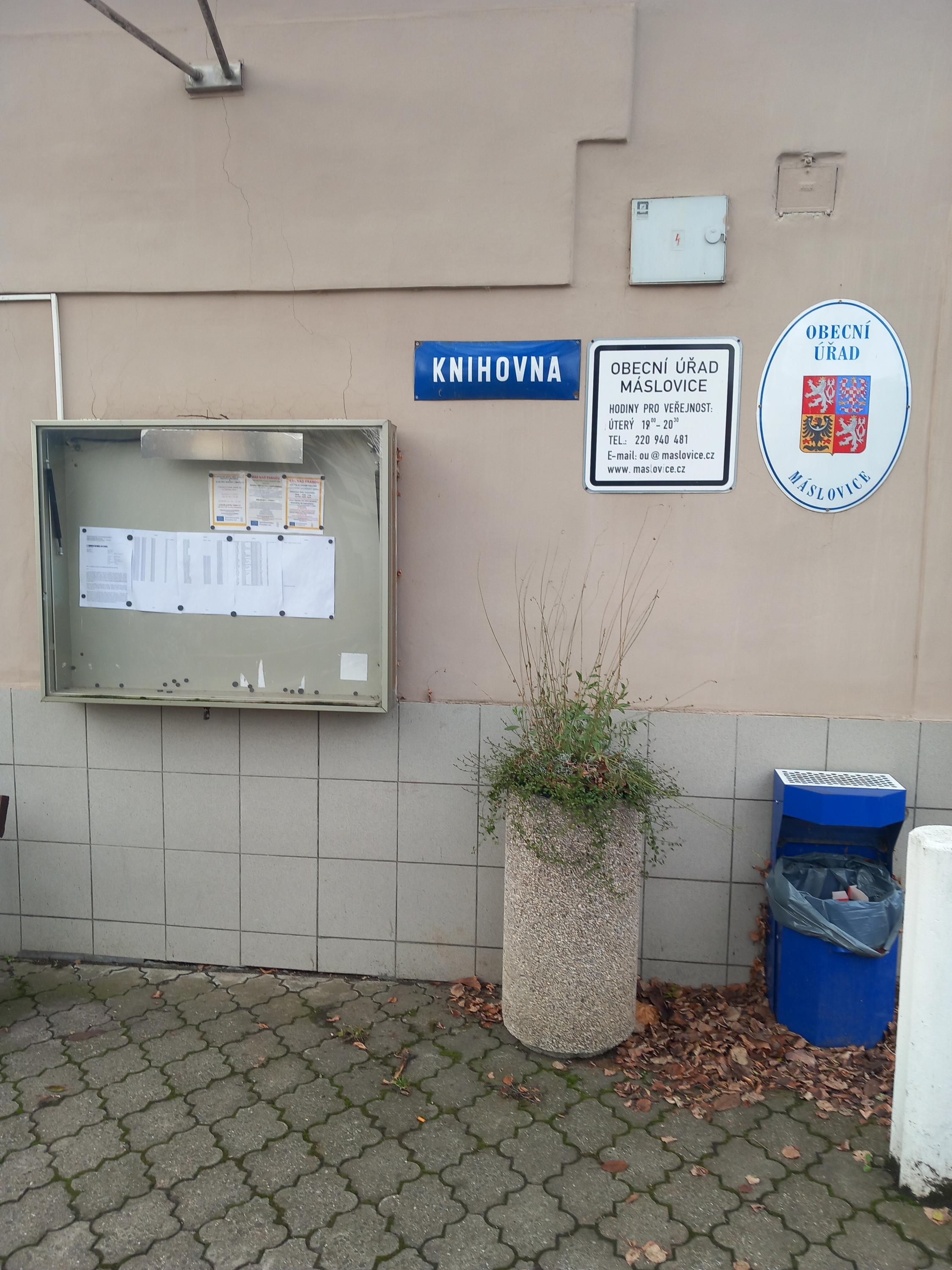 Obecní knihovna Máslovice foto 1