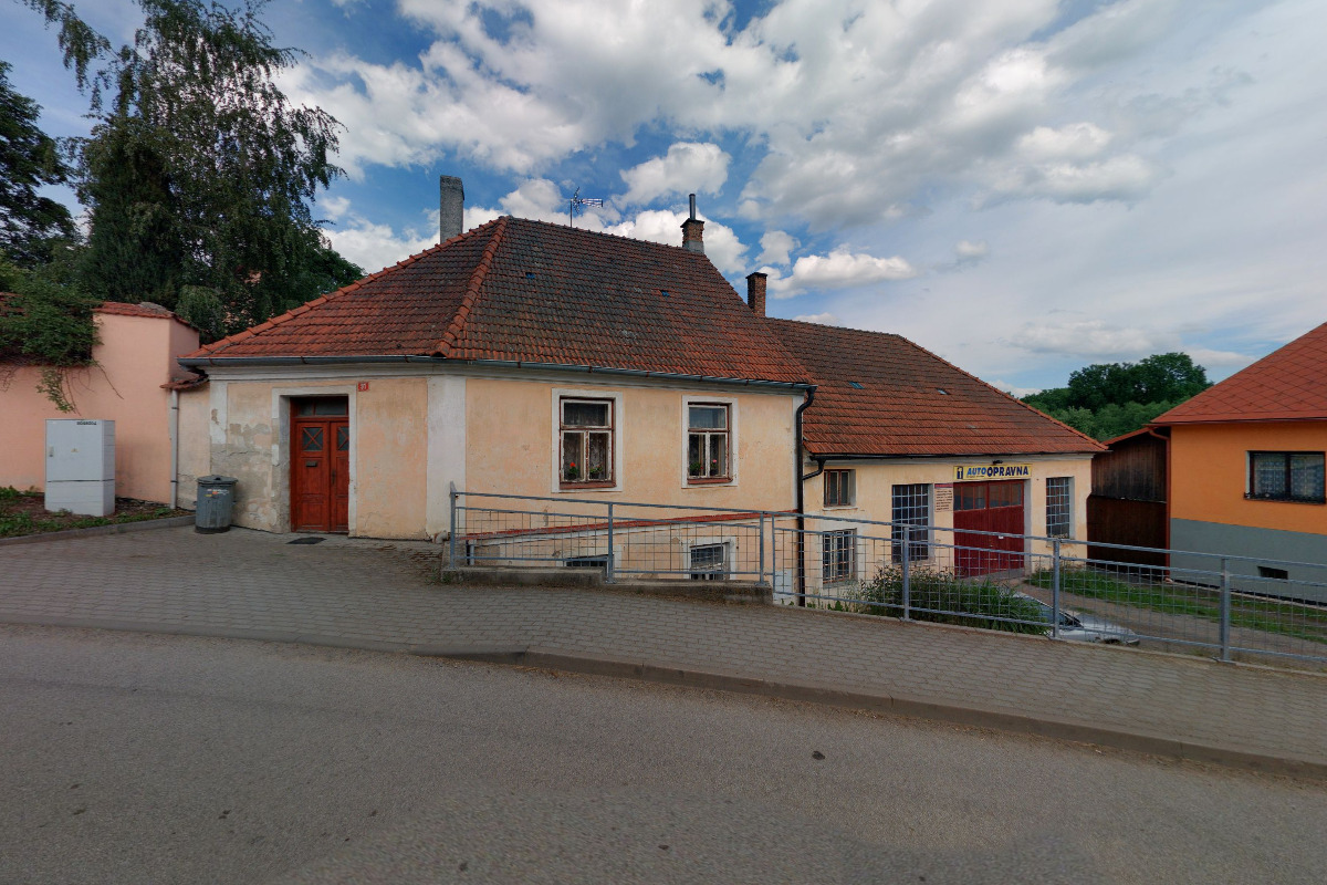 Autoopravna u zámku foto 2