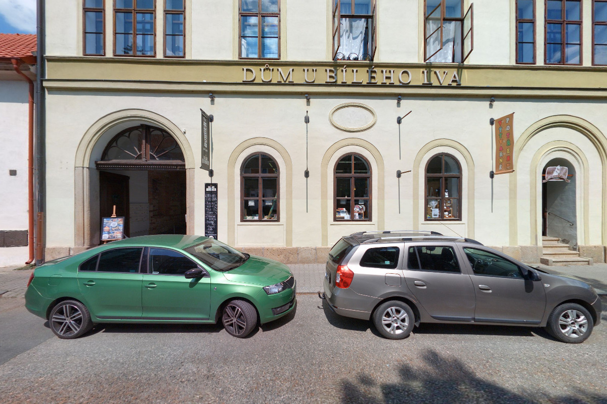 MarketArt u bílé paní