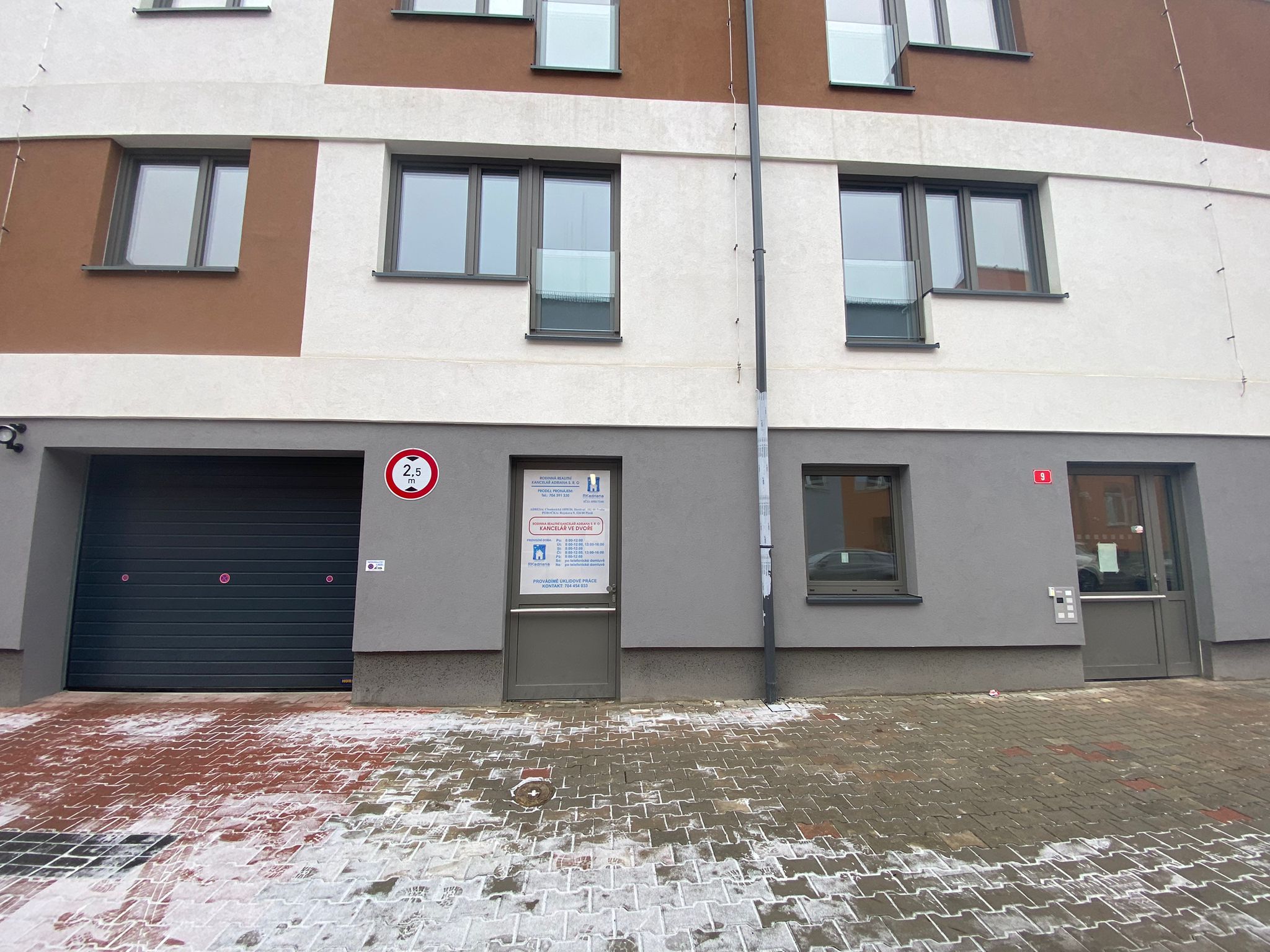 RK Adriana - realitní kancelář foto 4