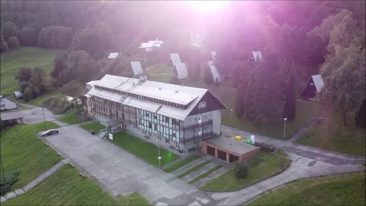 Dětský tábor - Hůrky (Rekreační středisko - Agentura HAUL) foto 2 (náhled videa)