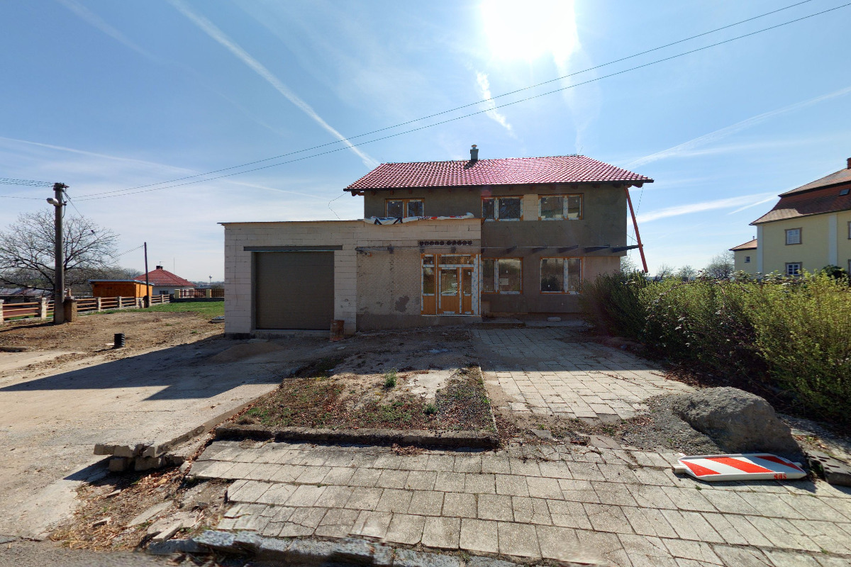 Hněvčeves - obecní úřad foto 2