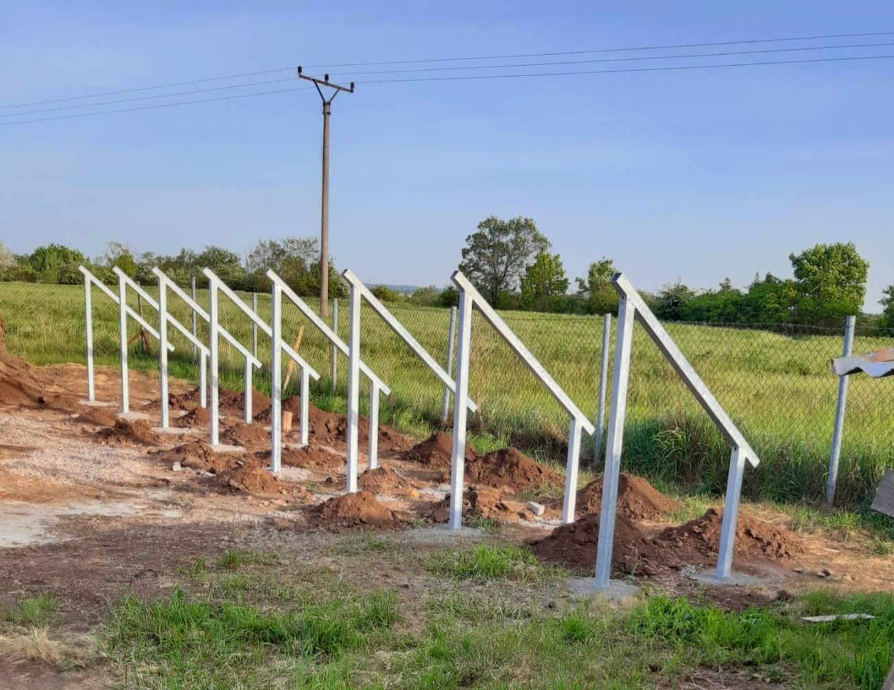 Výroba konstrukcí do země pro FVE panely na míru